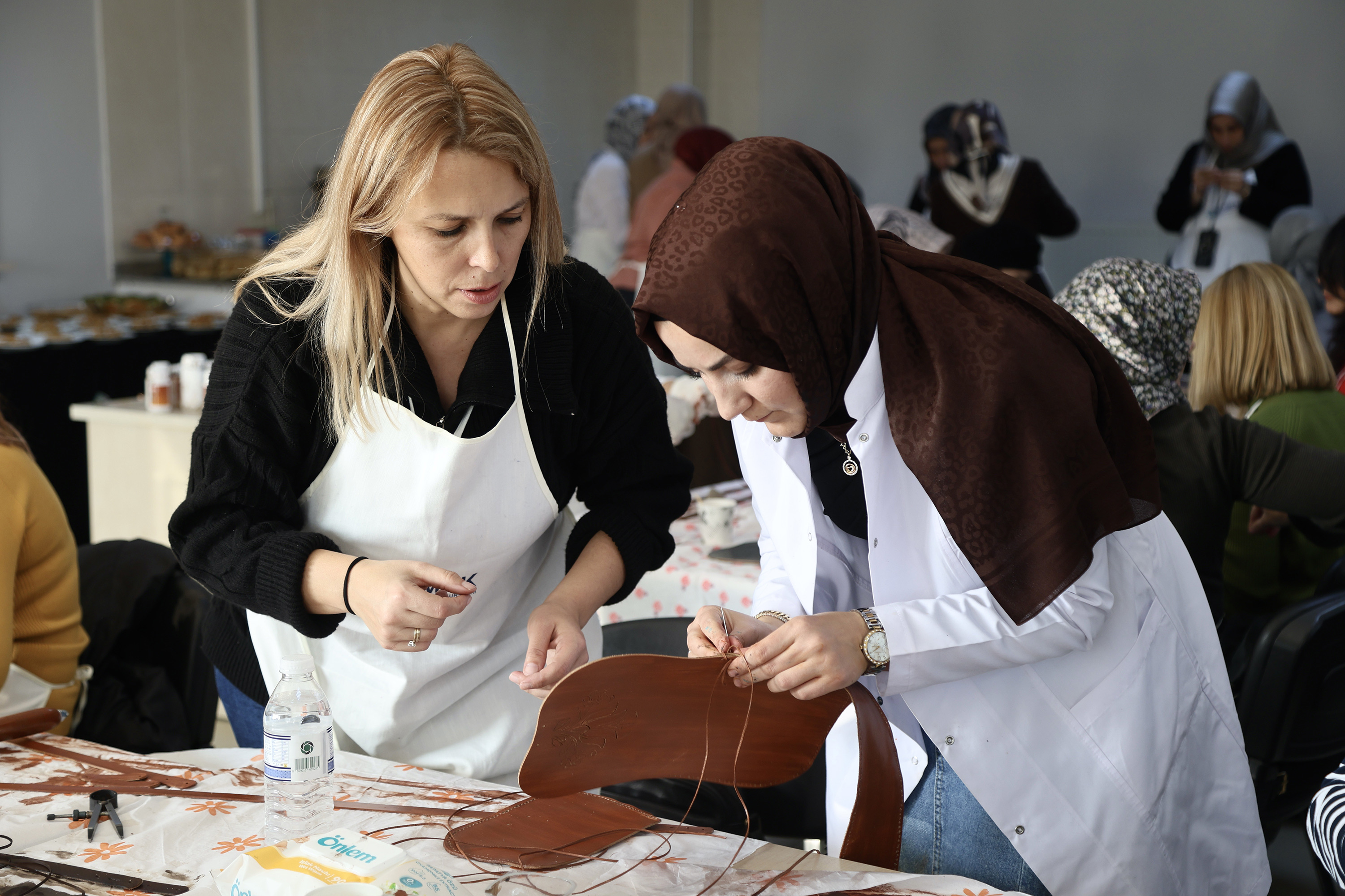 KOMEK VE ASEM KÜLTÜRLER ARASINDA KÖPRÜ OLUYOR