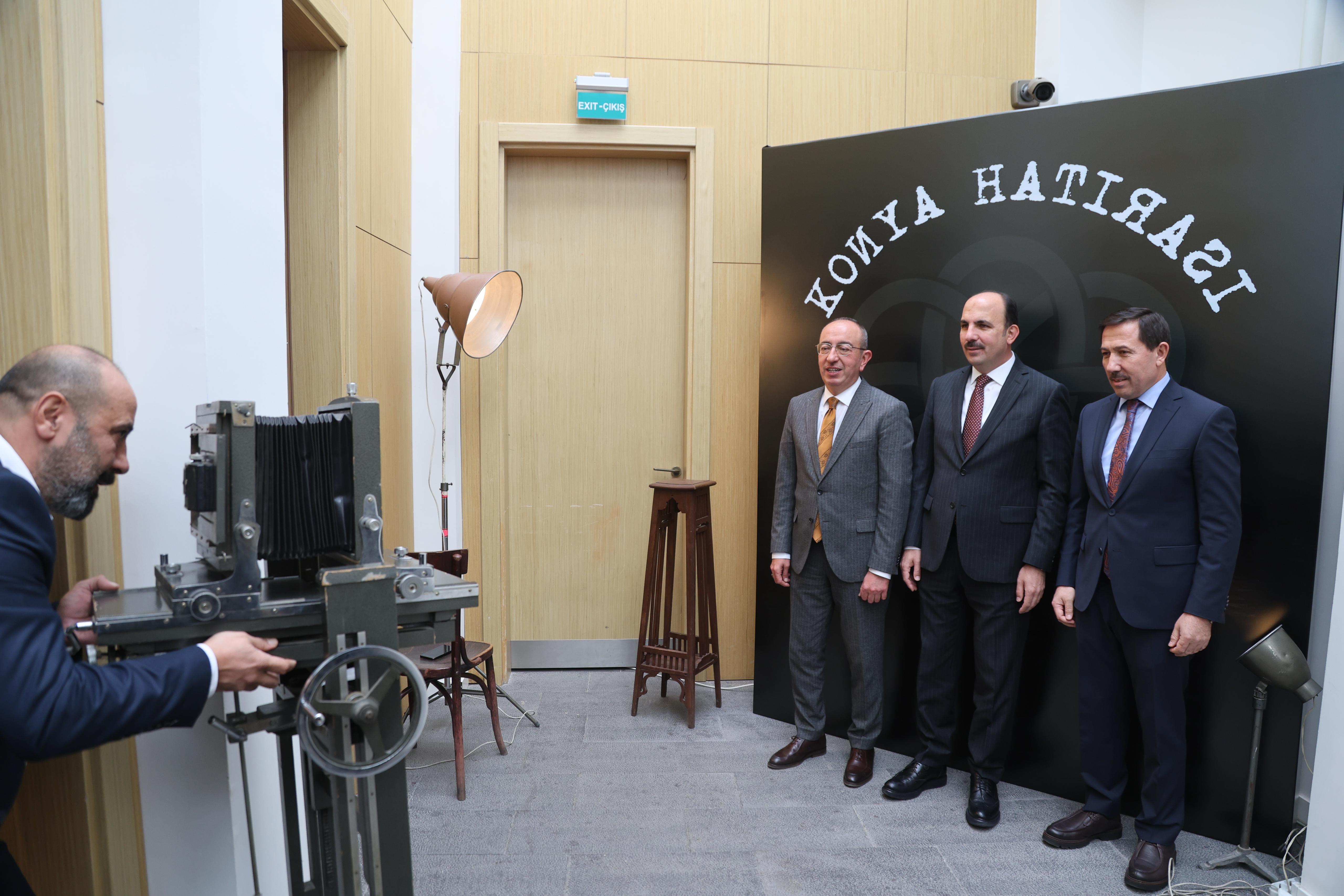 KONYA TARİHİNE IŞIK TUTACAK FOTOĞRAF ALBÜMÜNÜN 2. CİLDİ TANITILDI