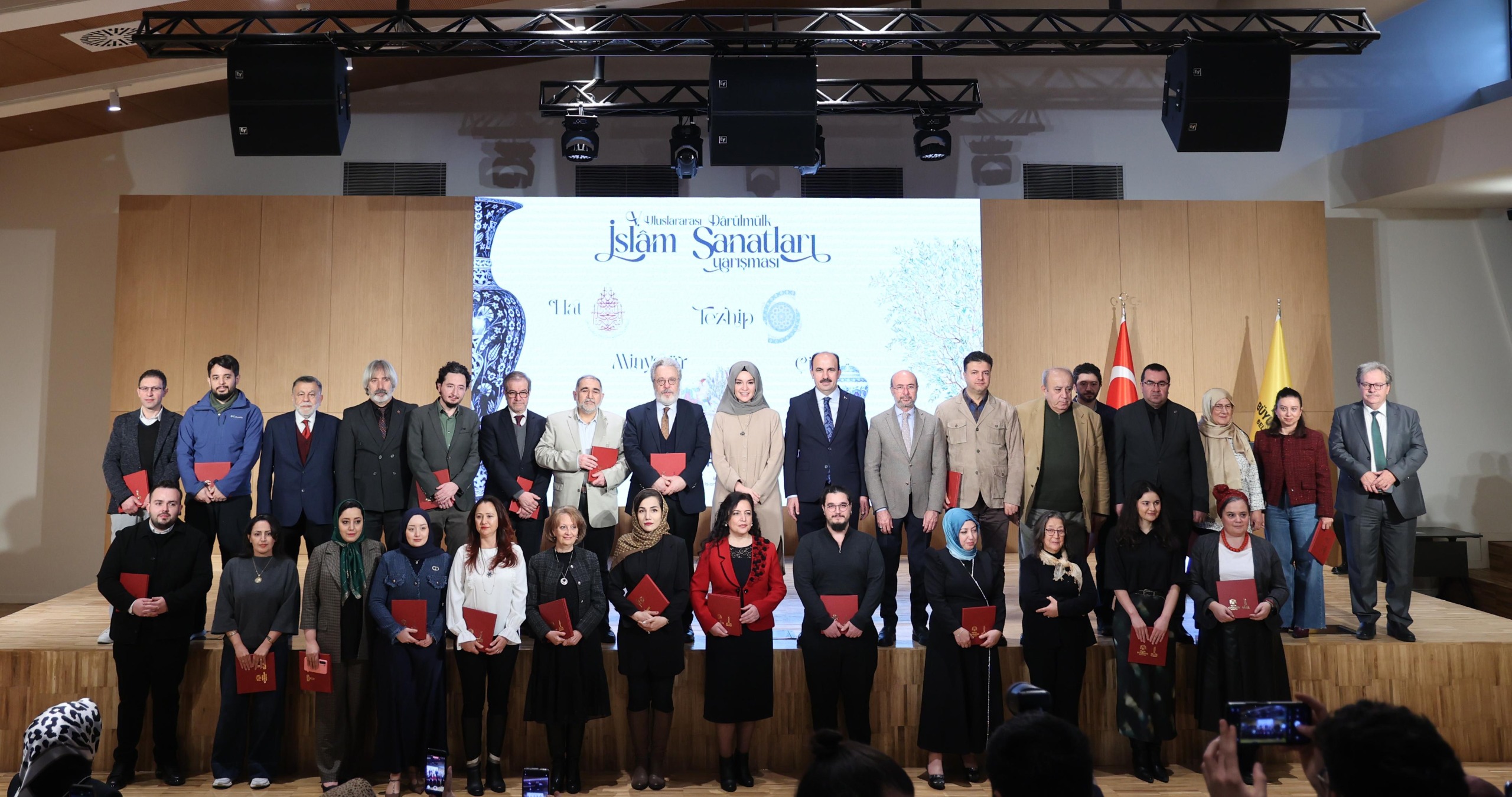 “5. ULUSLARARASI DARÜLMÜLK İSLÂM SANATLARI YARIŞMASI”NDA ÖDÜLLER VERİLDİ
