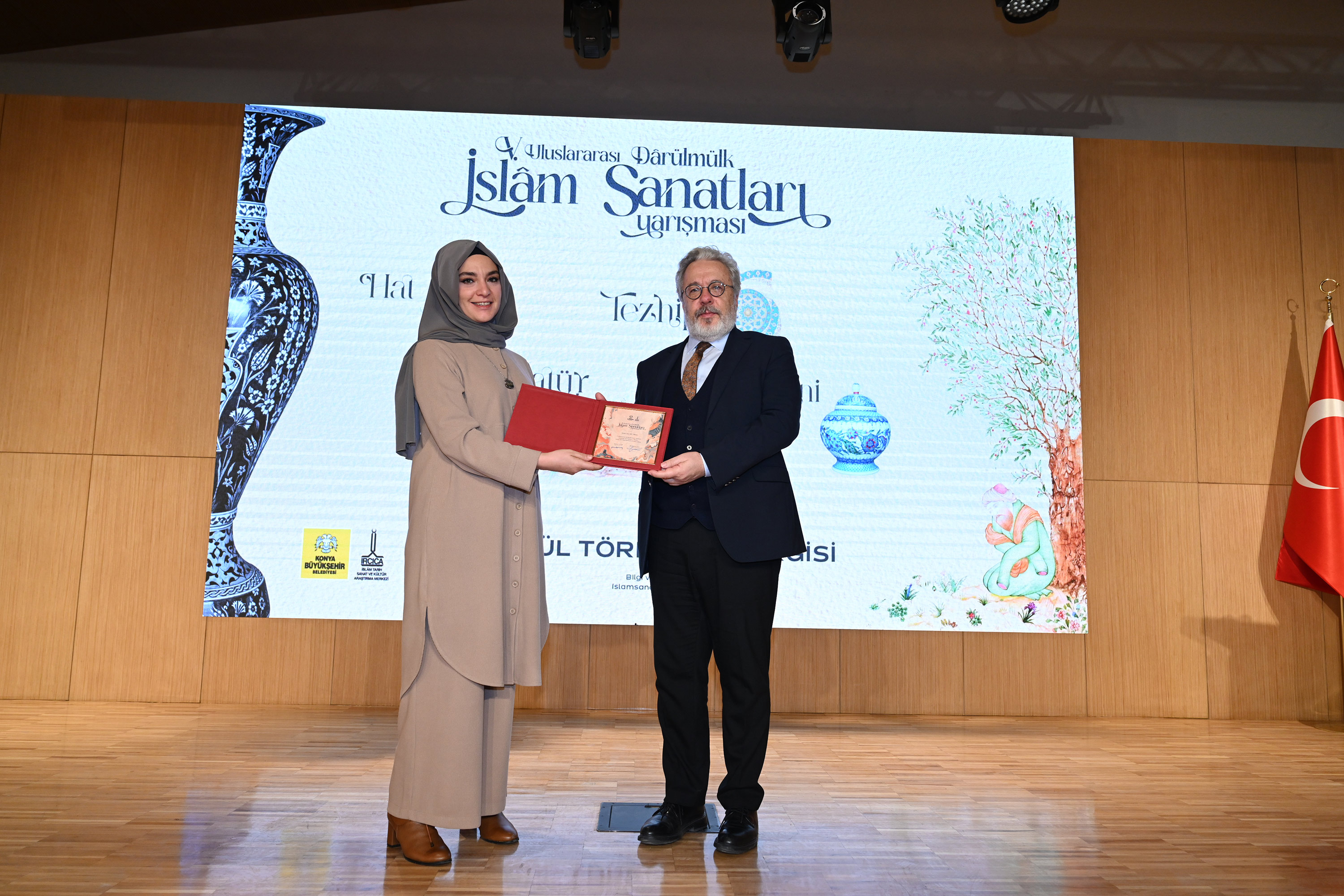 “5. ULUSLARARASI DARÜLMÜLK İSLÂM SANATLARI YARIŞMASI”NDA ÖDÜLLER VERİLDİ