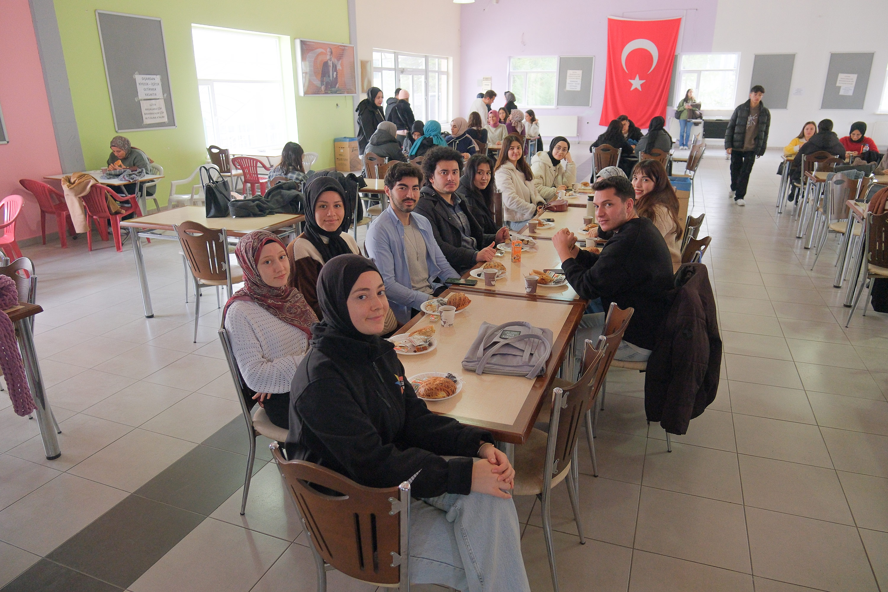 BÜYÜKŞEHİR GENÇLİK MECLİSİ FAKÜLTE KAHVALTILARI İLE ÖĞRENCİLERİN KAYNAŞMASINI SAĞLIYOR