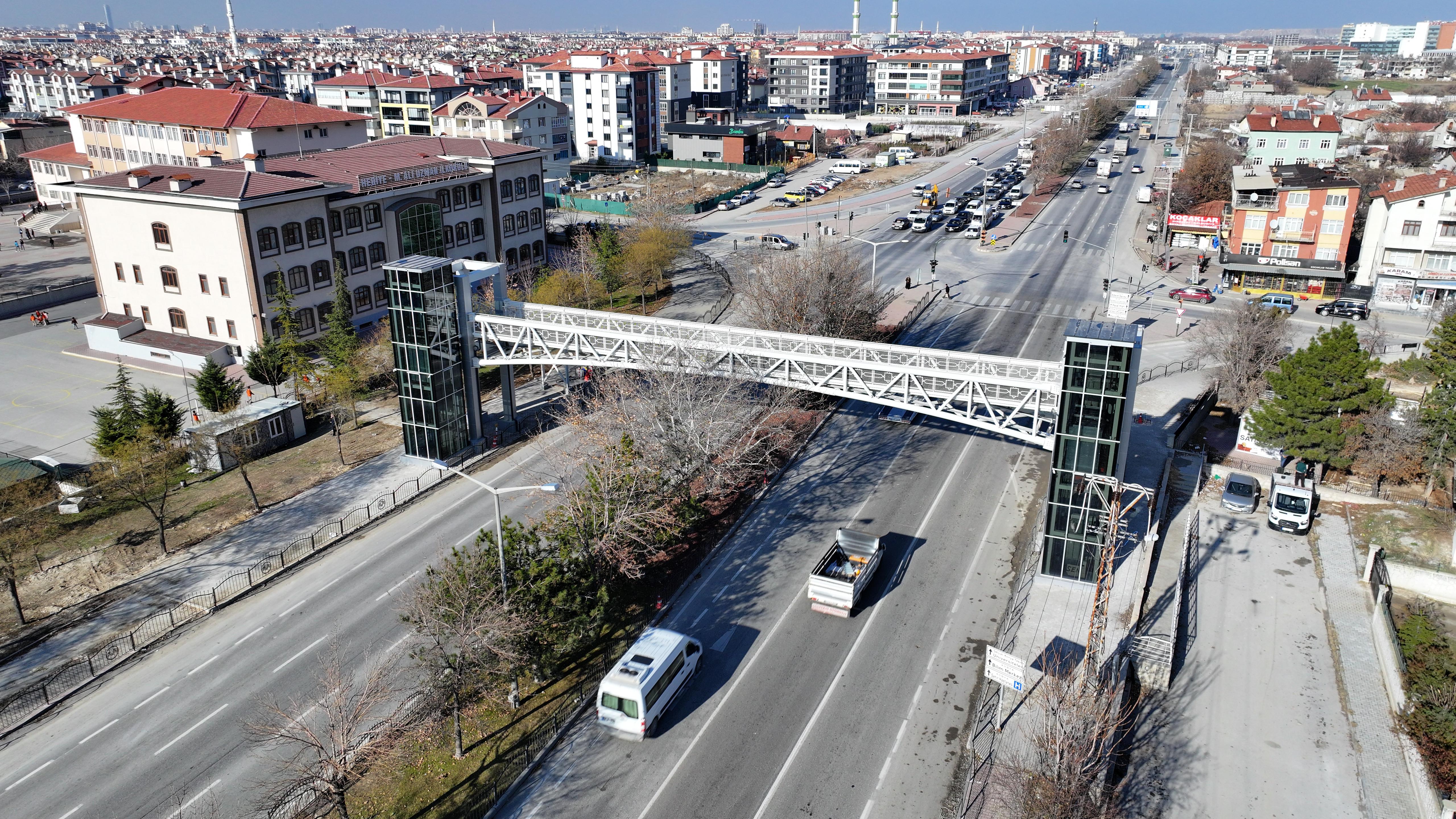 BAŞKAN ALTAY: “YENİDEN İNŞA ETTİĞİMİZ YAŞAR DOĞU YAYA ÜST GEÇİDİ HAYIRLI OLSUN”