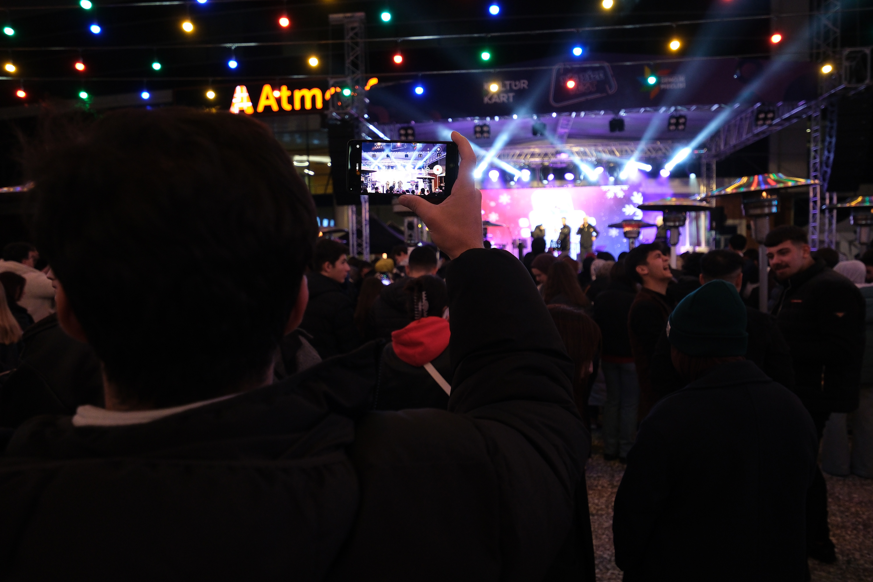 ÜNİVERSİTELİ GENÇLER KIŞ FESTİVALİNDE EĞLENDİ