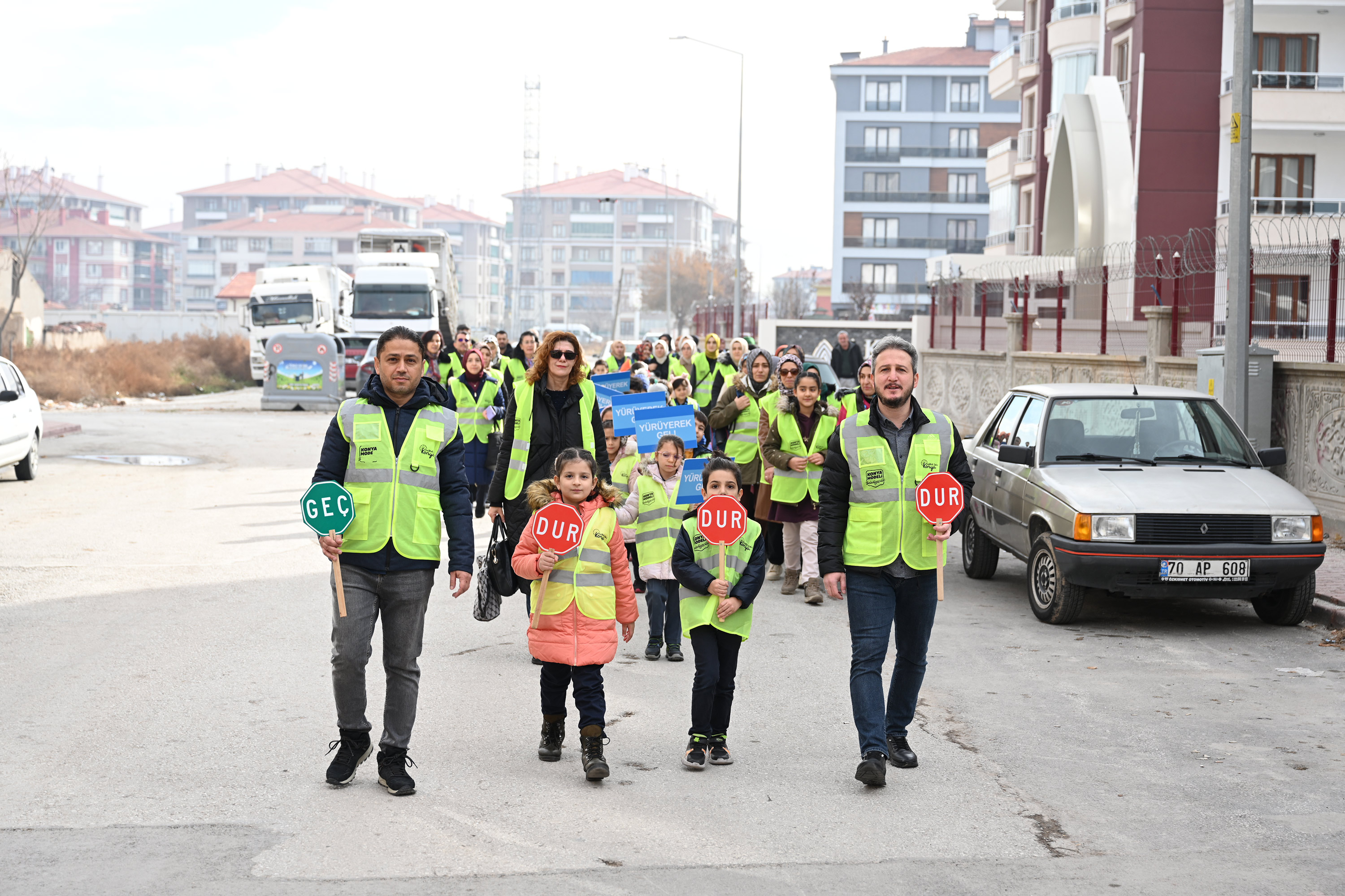 KONYA BÜYÜKŞEHİR ÖĞRENCİLERİN OKULA GÜVENLE GİTMESİ İÇİN “YAYABÜS” PROJESİNİ BAŞLATTI