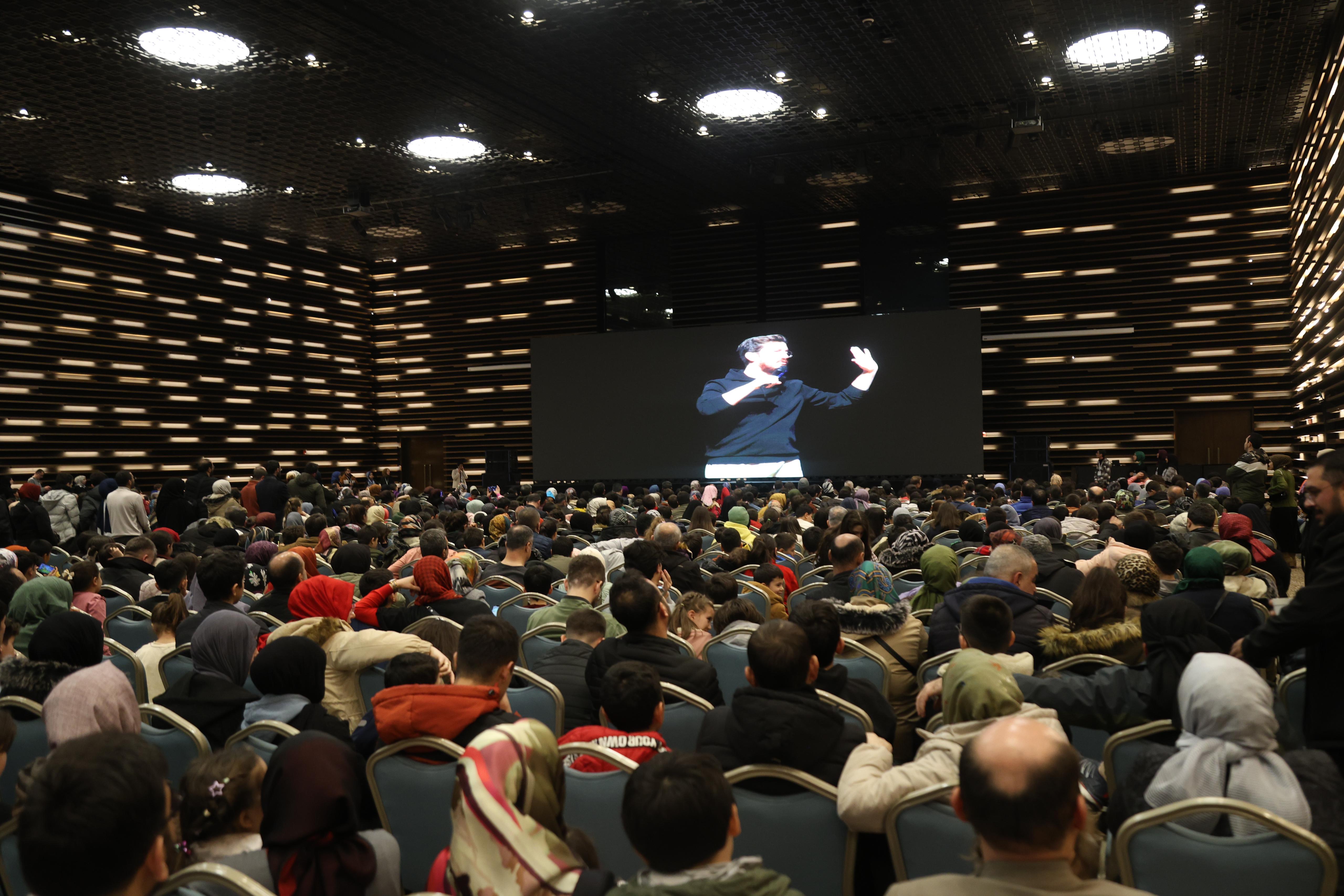 ÖĞRENCİLER “DİJİTAL DÜNYADA MÜSLÜMAN GENÇ” SÖYLEŞİSİNDE SERTAÇ GÜNGÖR İLE BULUŞTU