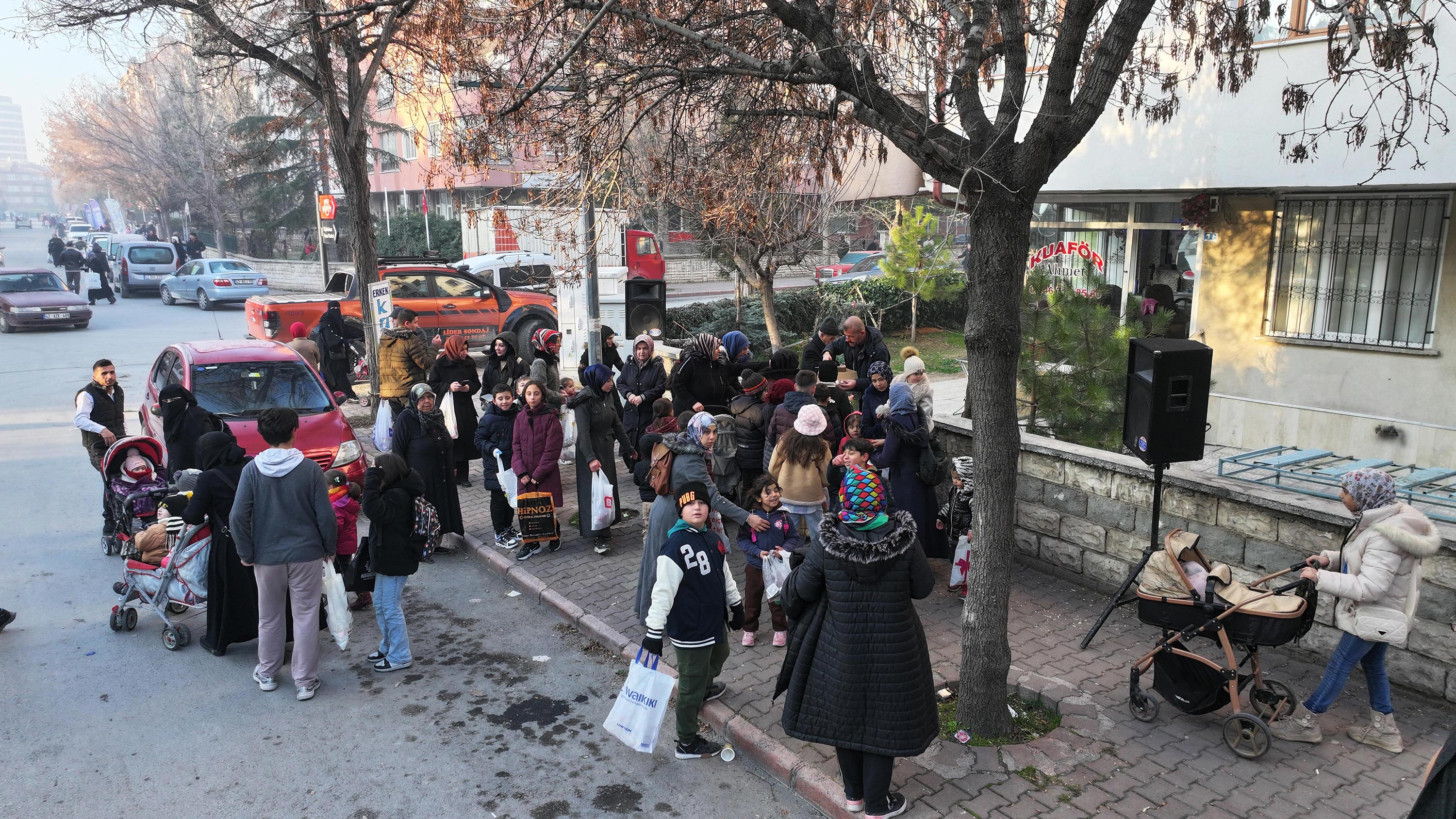 BAŞKAN ALTAY ÇOCUKLARIN ŞİVLİLİK COŞKUSUNA ORTAK OLDU