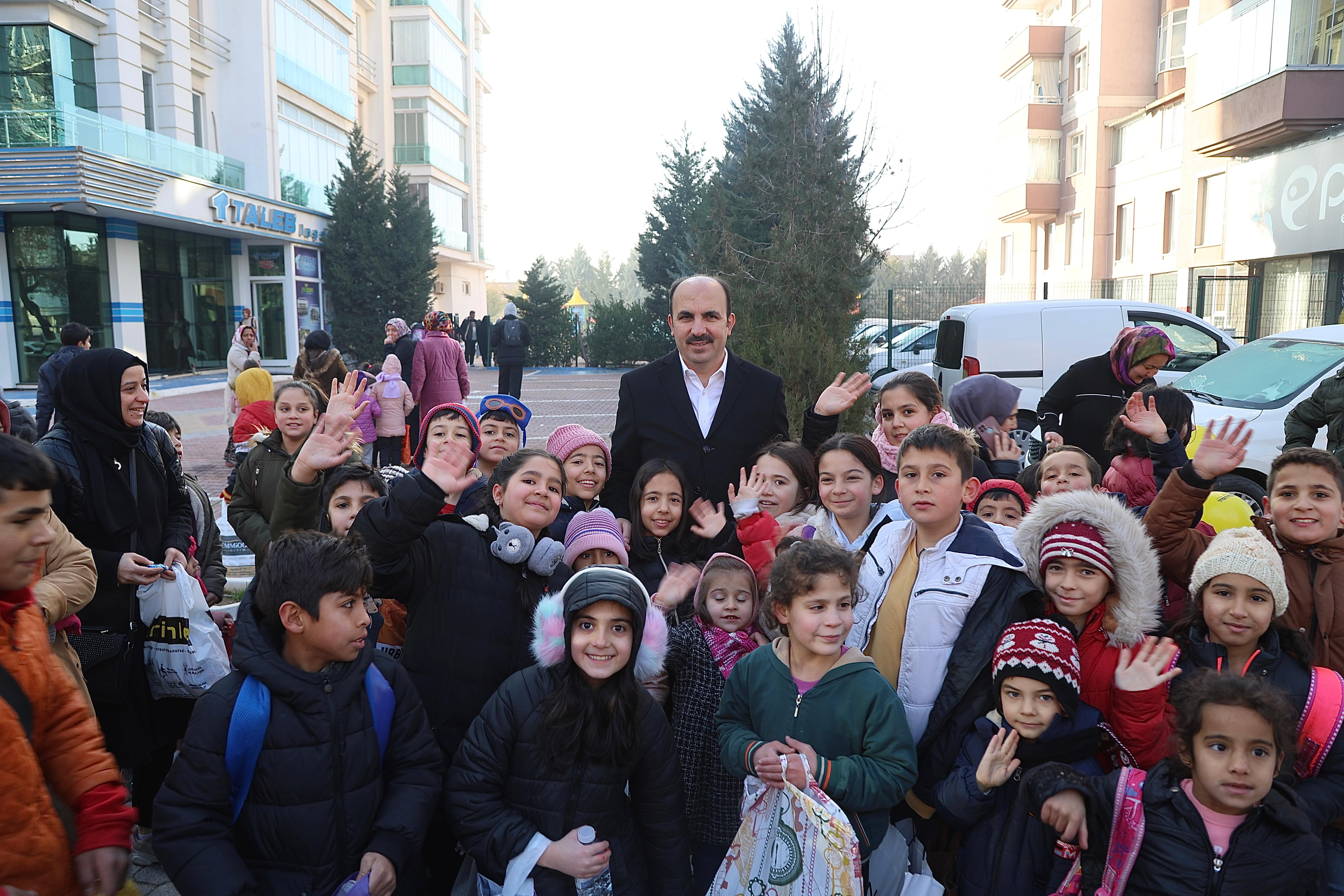 BAŞKAN ALTAY ÇOCUKLARIN ŞİVLİLİK COŞKUSUNA ORTAK OLDU