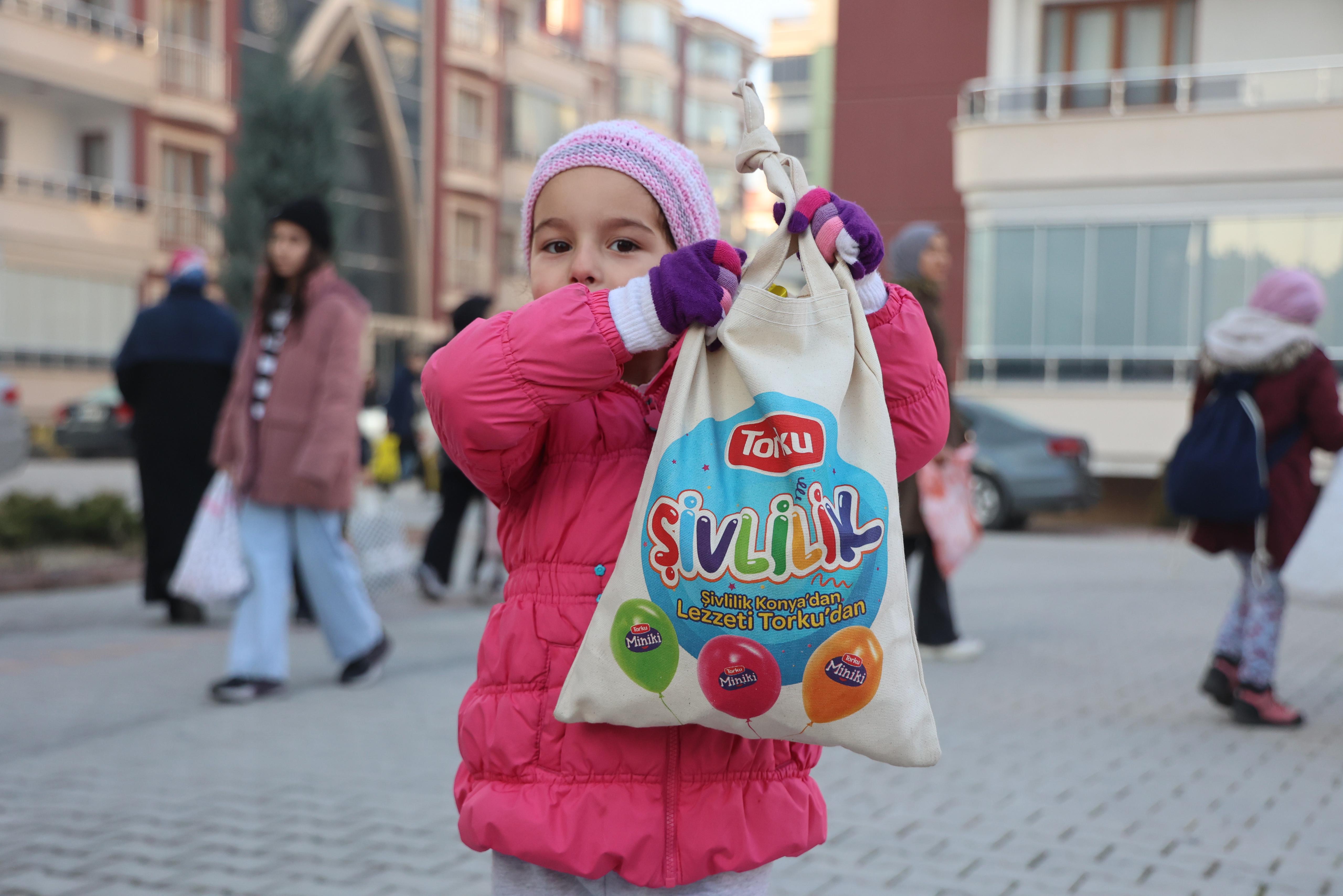BAŞKAN ALTAY ÇOCUKLARIN ŞİVLİLİK COŞKUSUNA ORTAK OLDU