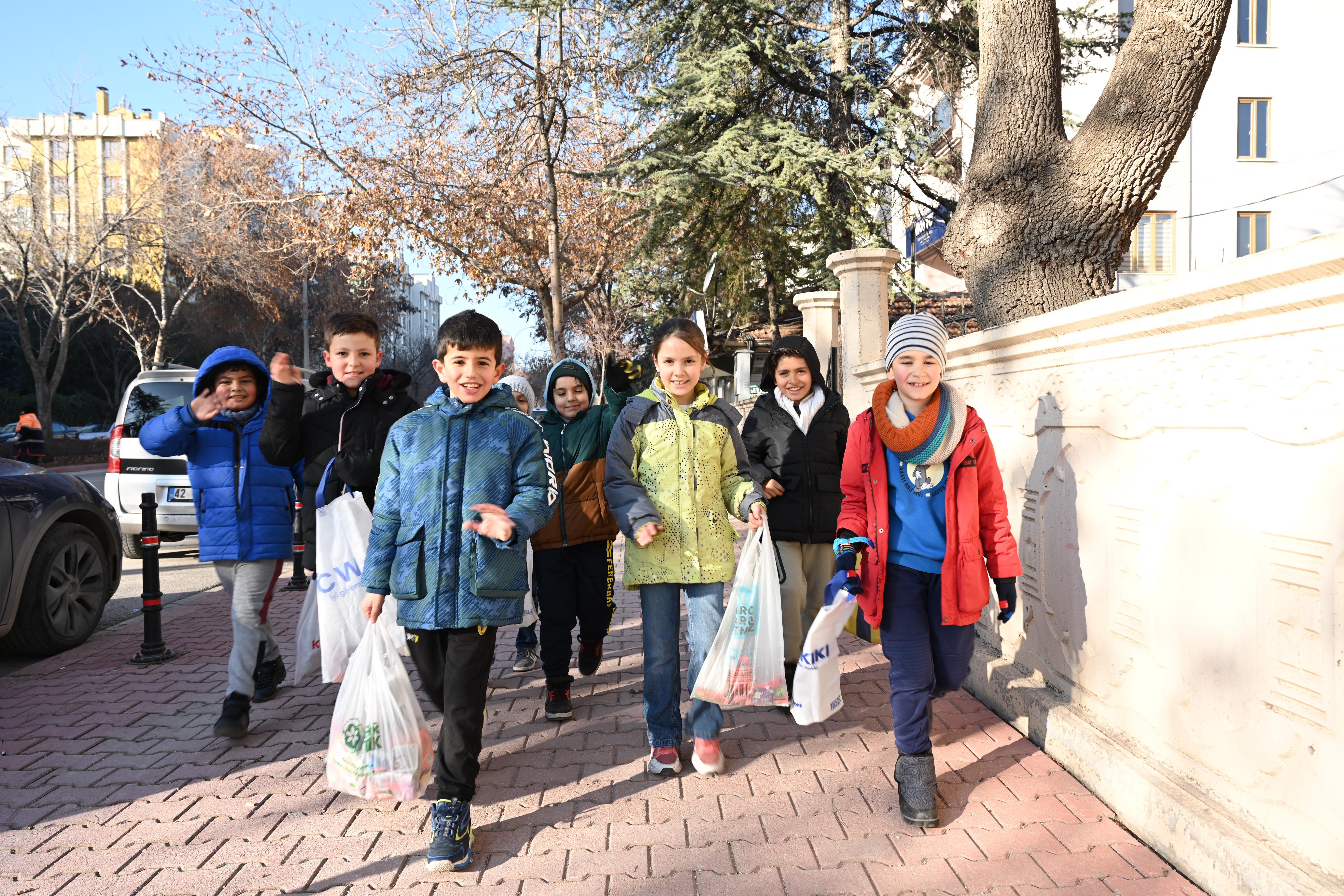 BAŞKAN ALTAY ÇOCUKLARIN ŞİVLİLİK COŞKUSUNA ORTAK OLDU