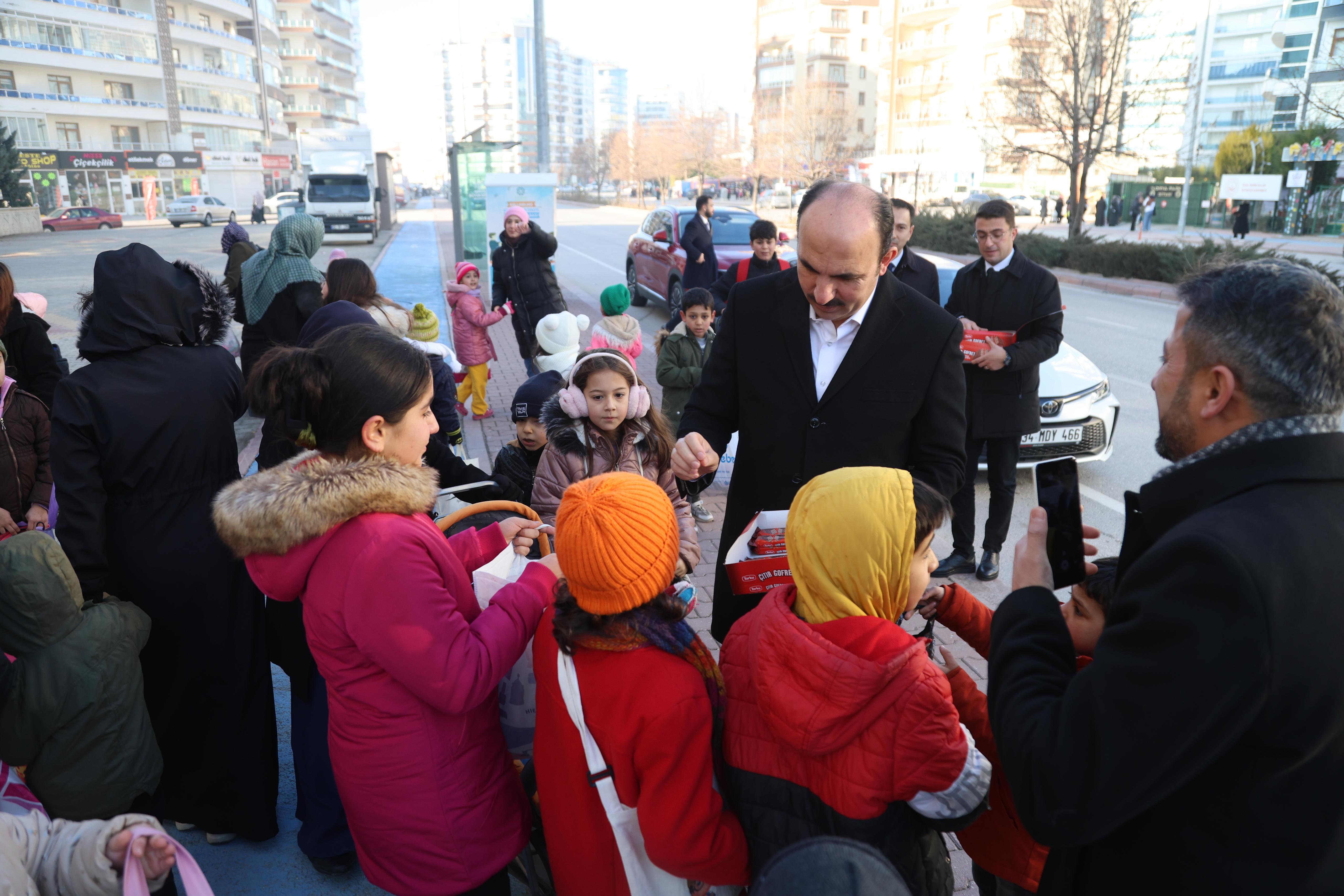 BAŞKAN ALTAY ÇOCUKLARIN ŞİVLİLİK COŞKUSUNA ORTAK OLDU