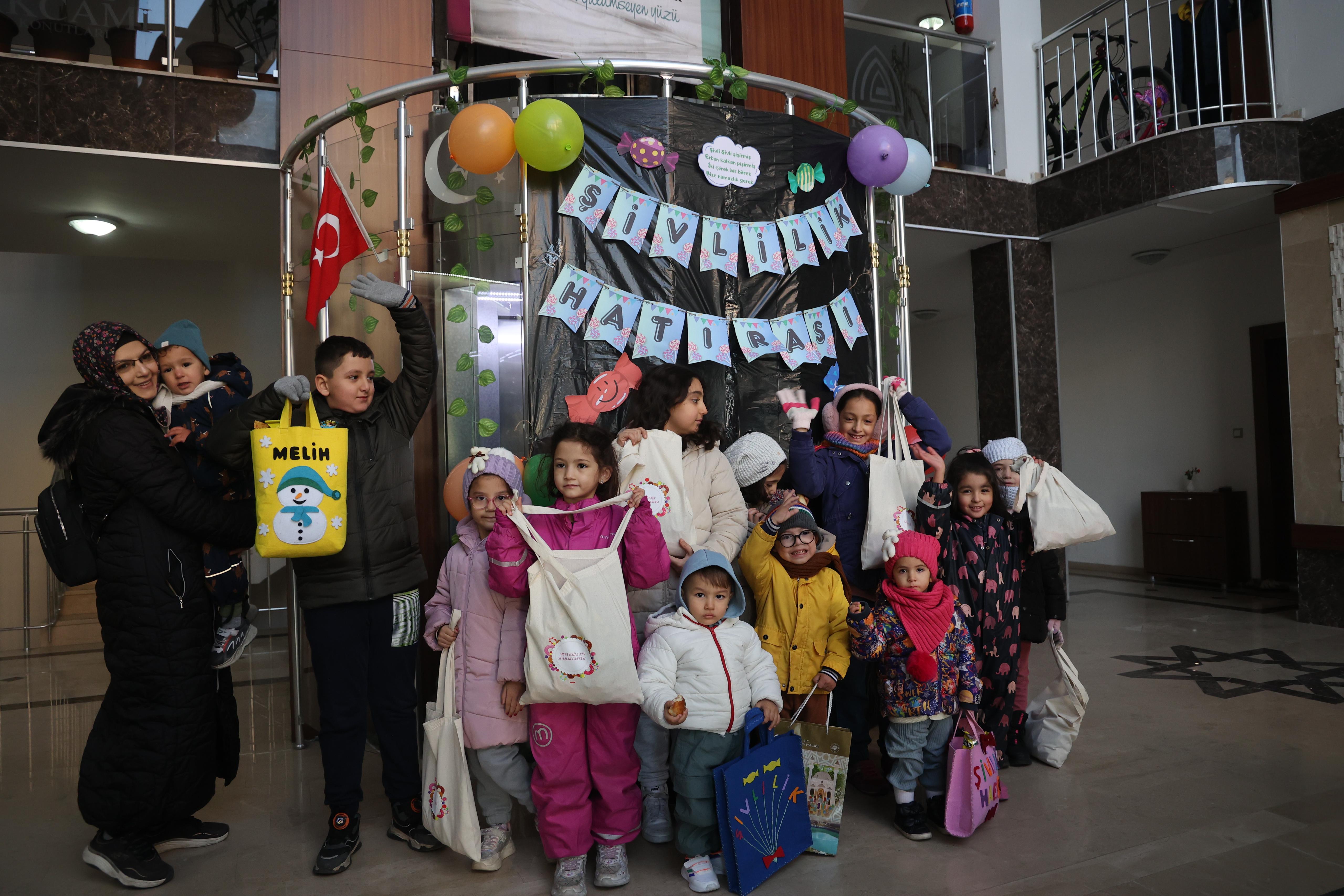 BAŞKAN ALTAY ÇOCUKLARIN ŞİVLİLİK COŞKUSUNA ORTAK OLDU