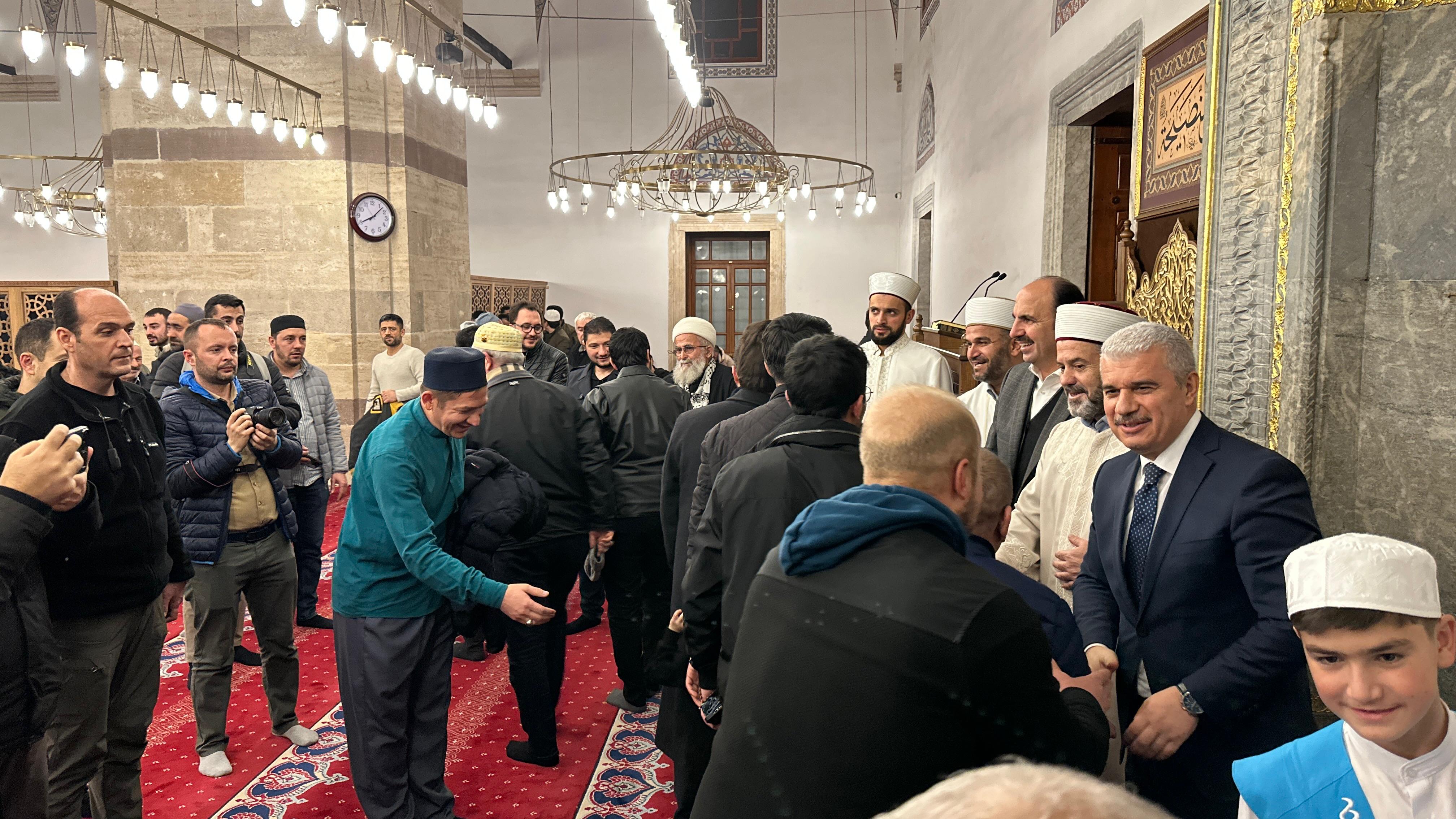 VALİ AKIN VE BAŞKAN ALTAY KONYALILARIN KANDİL BEREKETİNE ORTAK OLDU