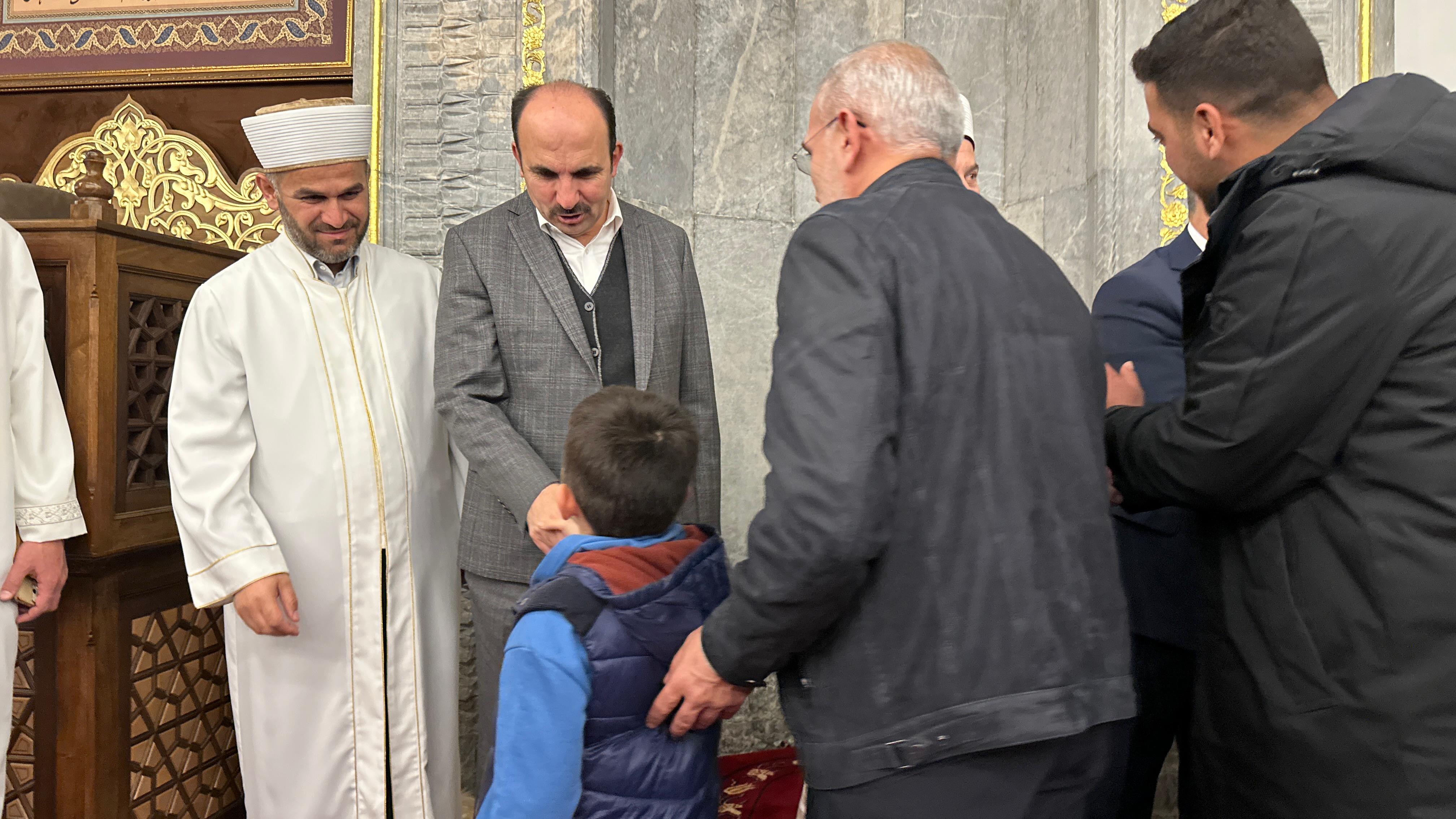 VALİ AKIN VE BAŞKAN ALTAY KONYALILARIN KANDİL BEREKETİNE ORTAK OLDU