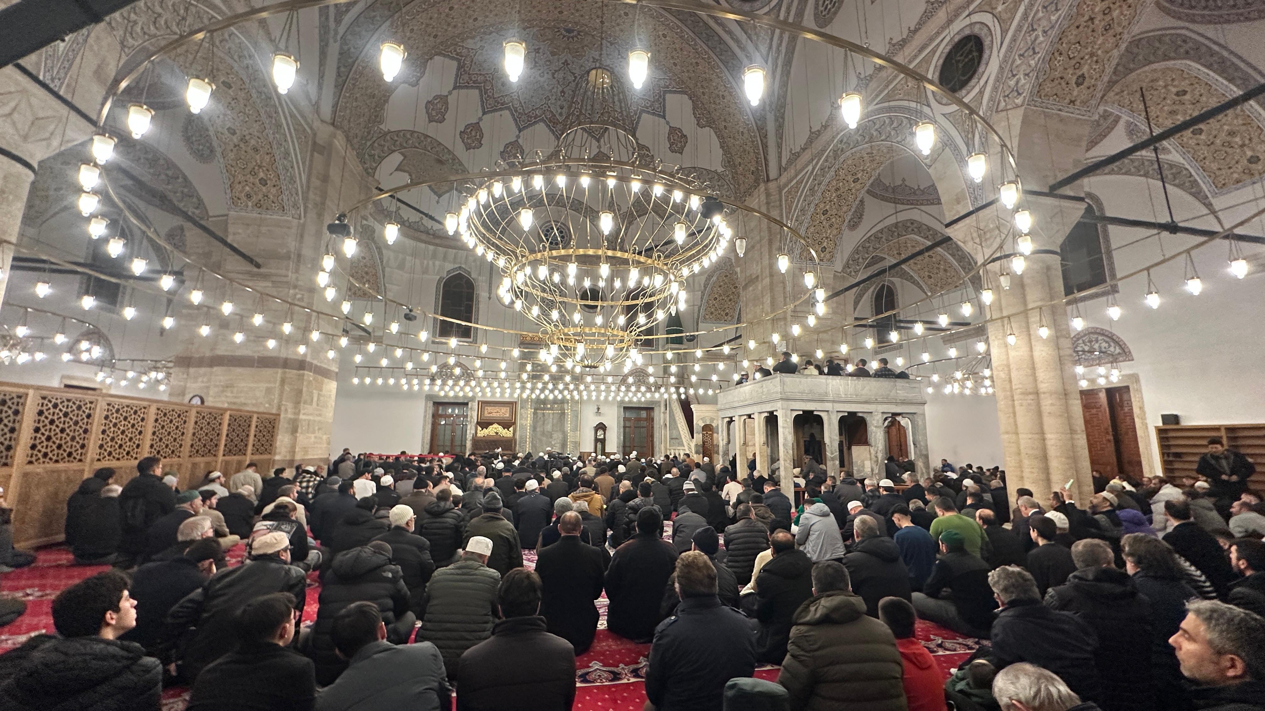 VALİ AKIN VE BAŞKAN ALTAY KONYALILARIN KANDİL BEREKETİNE ORTAK OLDU