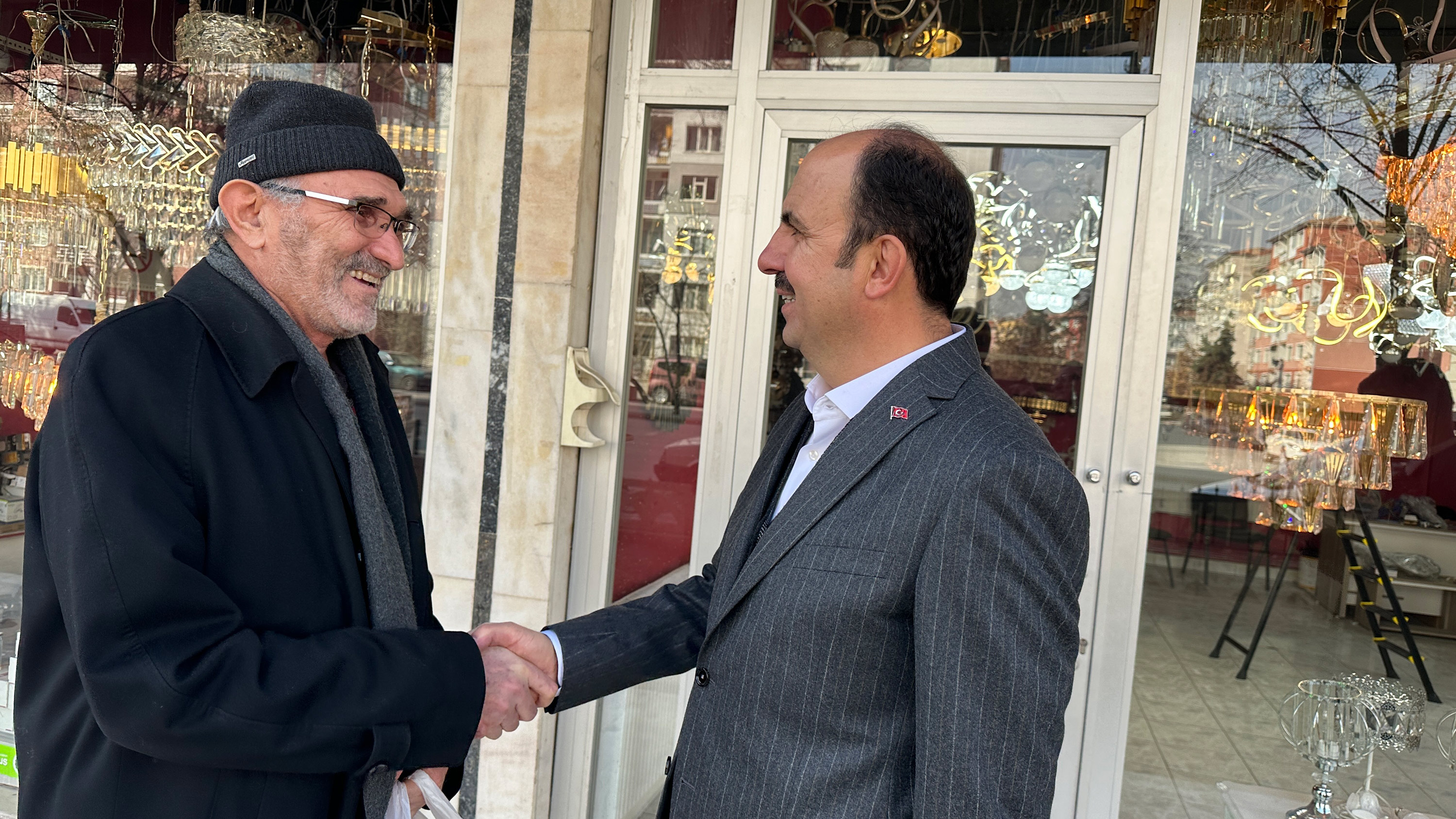 BAŞKAN ALTAY RAUF DENKTAŞ CADDESİ'NDEKİ ESNAFLARI ZİYARET ETTİ