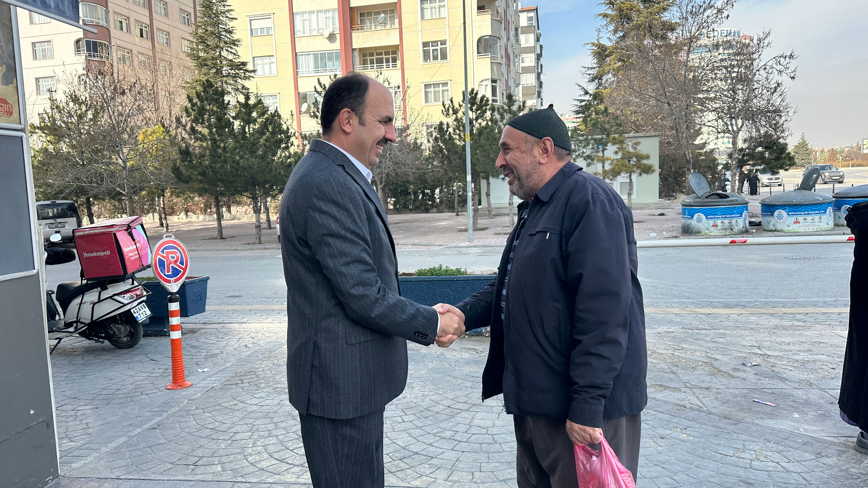 BAŞKAN ALTAY RAUF DENKTAŞ CADDESİ'NDEKİ ESNAFLARI ZİYARET ETTİ