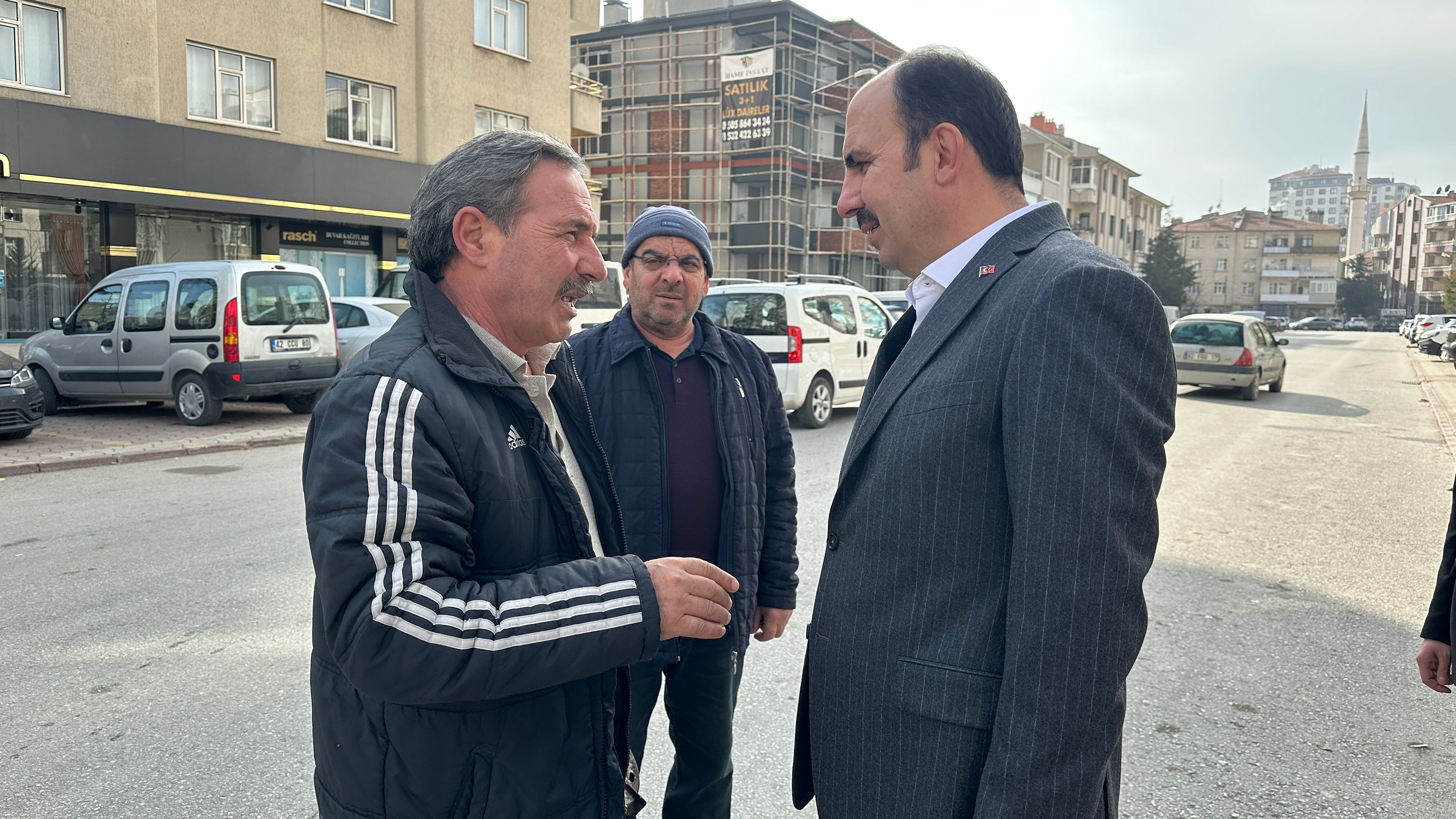 BAŞKAN ALTAY RAUF DENKTAŞ CADDESİ'NDEKİ ESNAFLARI ZİYARET ETTİ