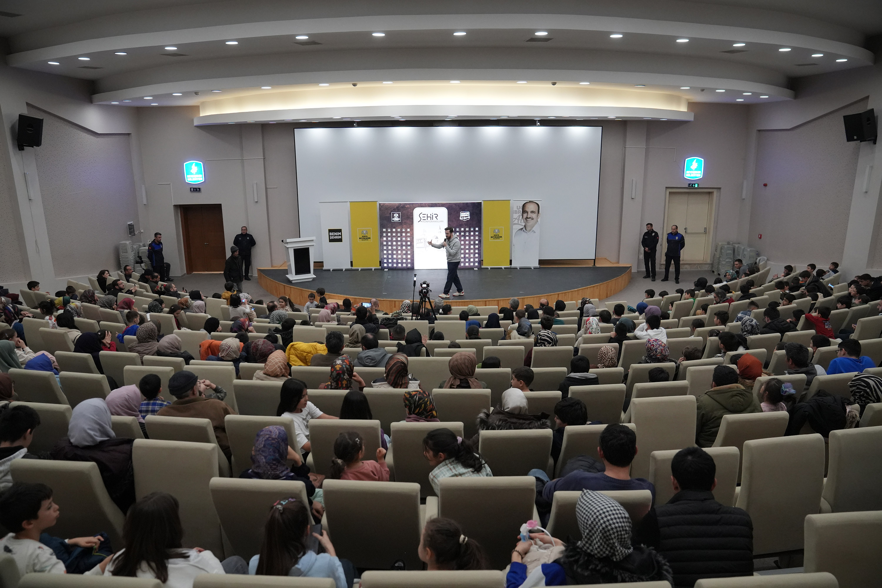 KONYA BÜYÜKŞEHİR’İN İLÇE ŞEHİR KONFERANSLARI BU YIL DA DOLU DOLU
