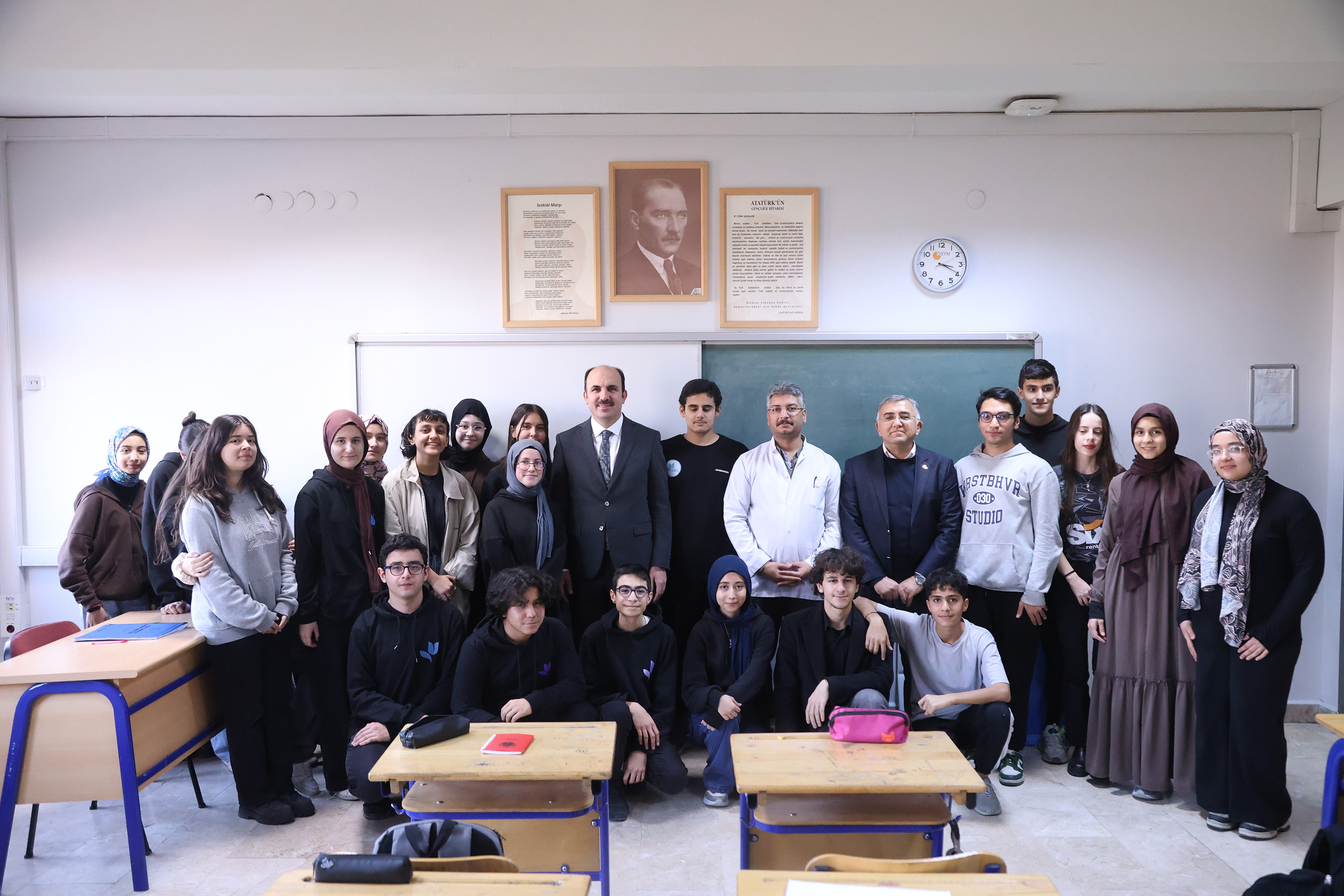 BAŞKAN ALTAY LİSE ÖĞRENCİLERİYLE BULUŞTU