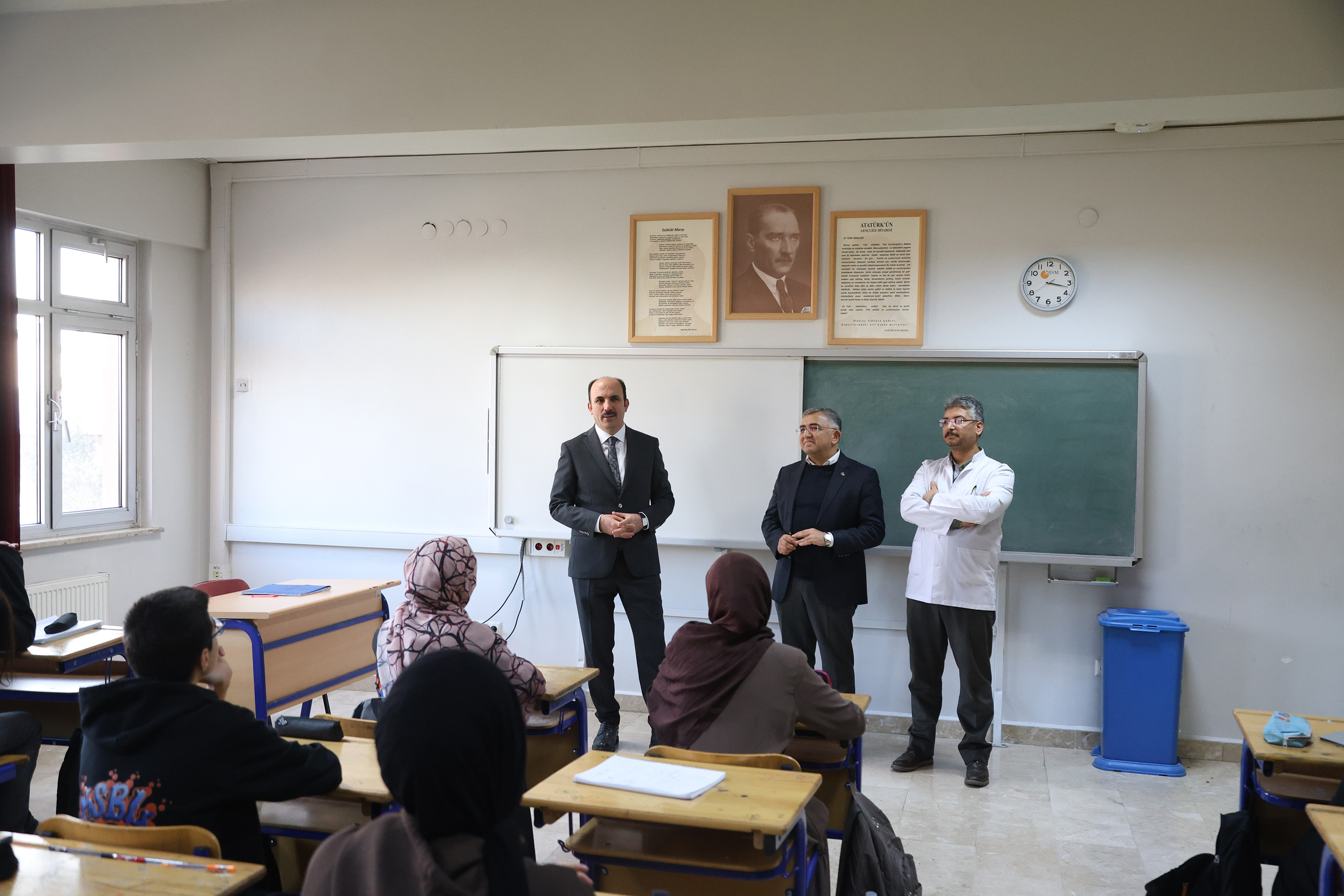 BAŞKAN ALTAY LİSE ÖĞRENCİLERİYLE BULUŞTU