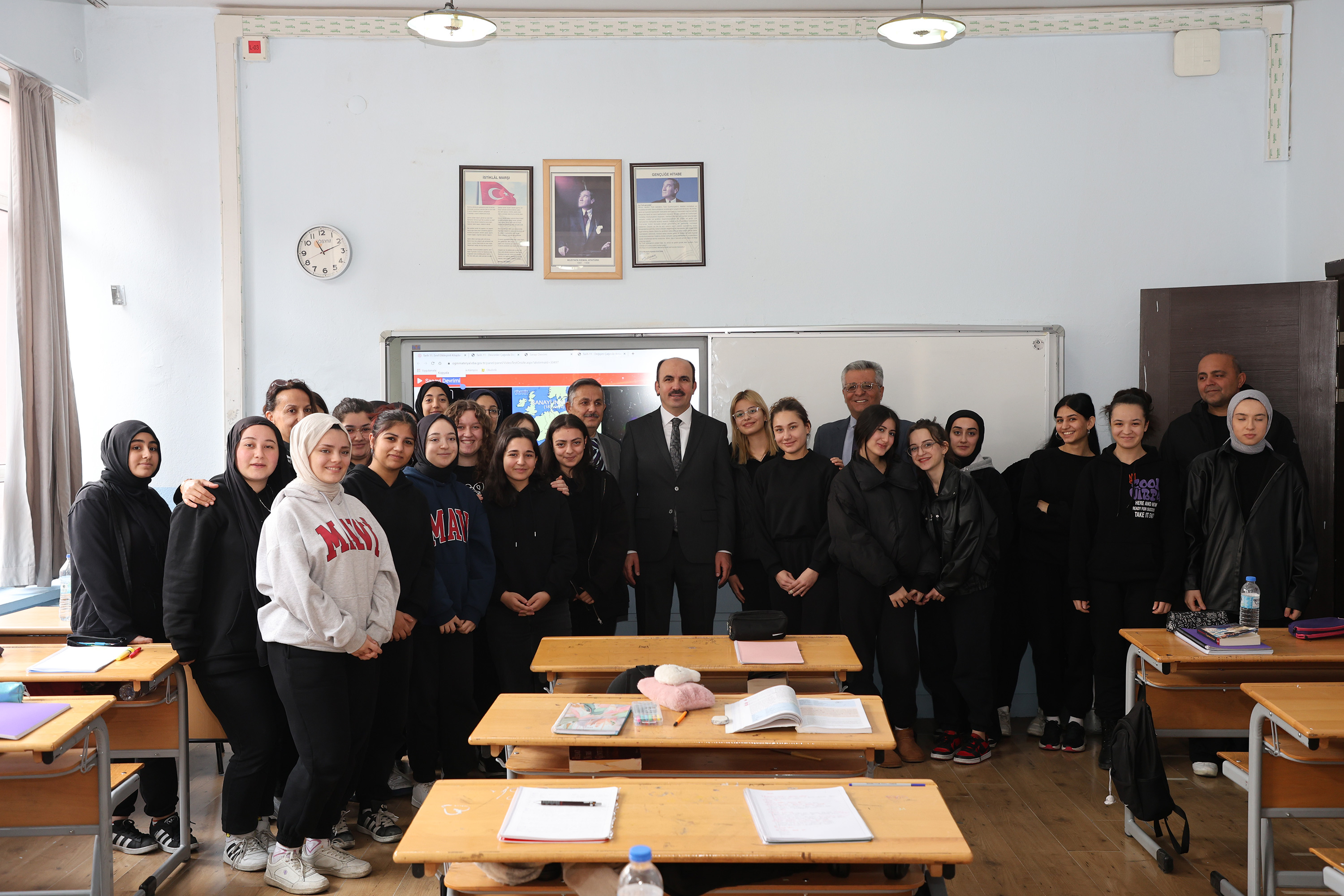 BAŞKAN ALTAY LİSE ÖĞRENCİLERİYLE BULUŞTU