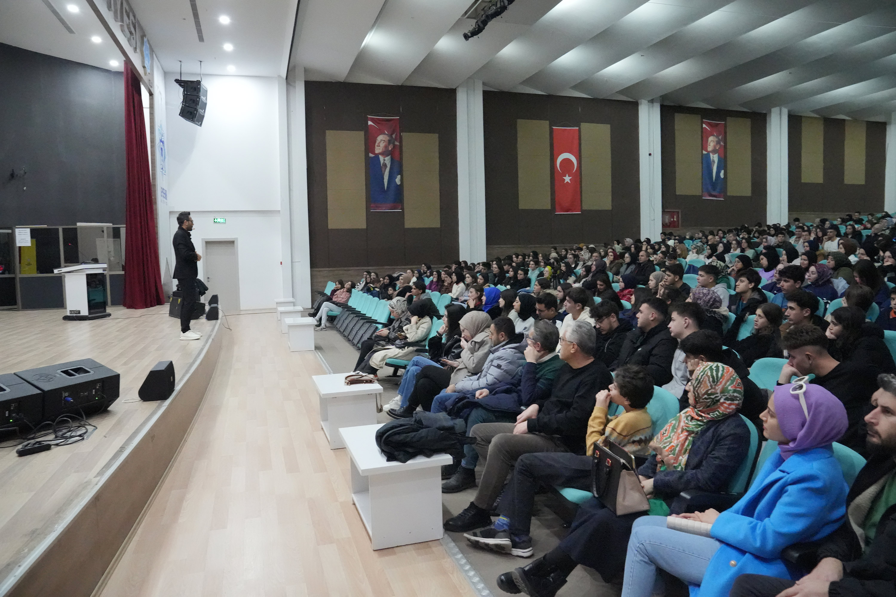 KONYA BÜYÜKŞEHİR’İN ŞEHİR KONFERANSLARI İLÇELERİN SOSYAL VE KÜLTÜREL HAYATINA KATKI SAĞLIYOR