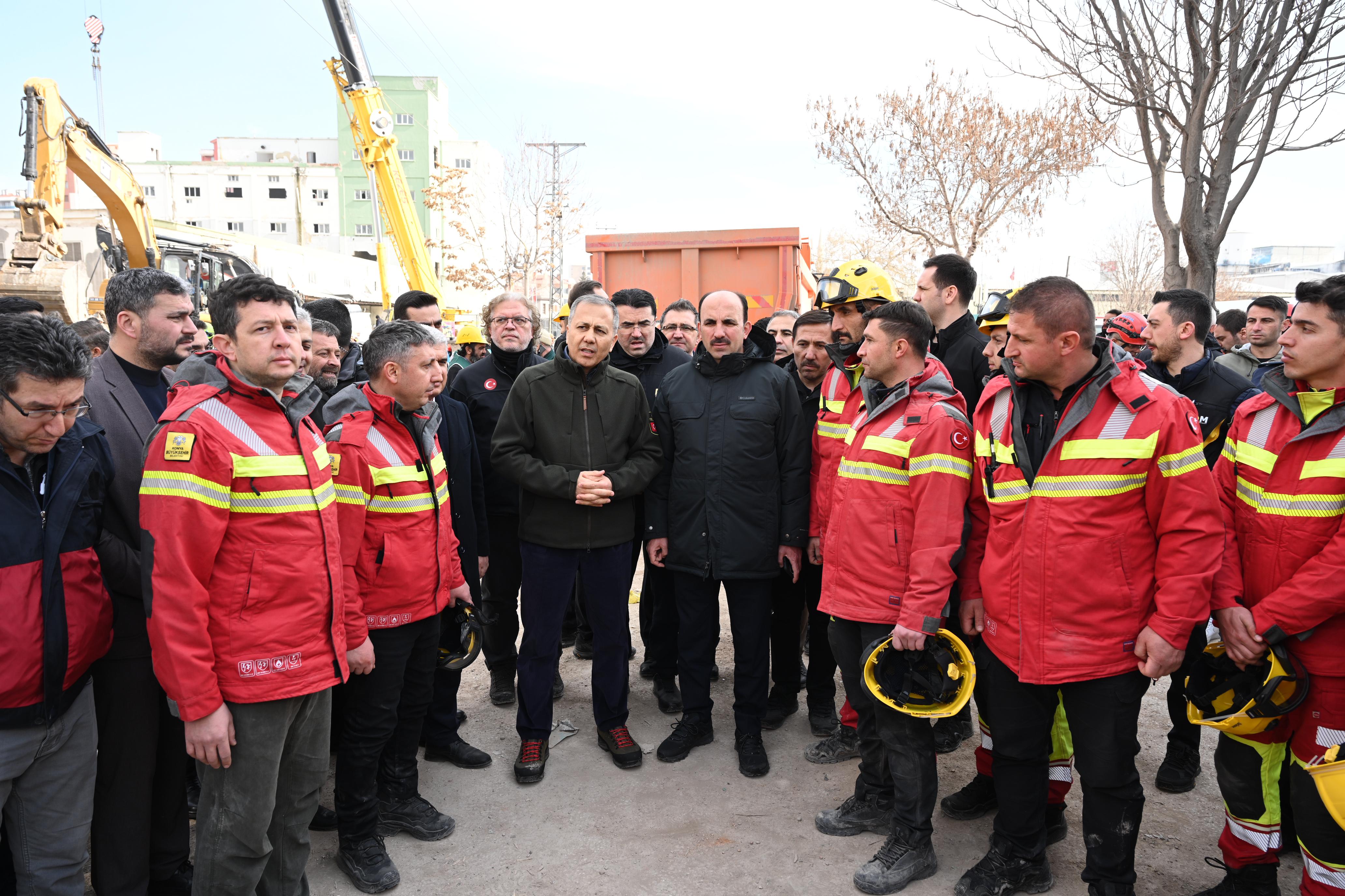 BAŞKAN ALTAY ARAMA KURTARMA ÇALIŞMASINA KATILAN TÜM EKİPLERE TEŞEKKÜR ETTİ