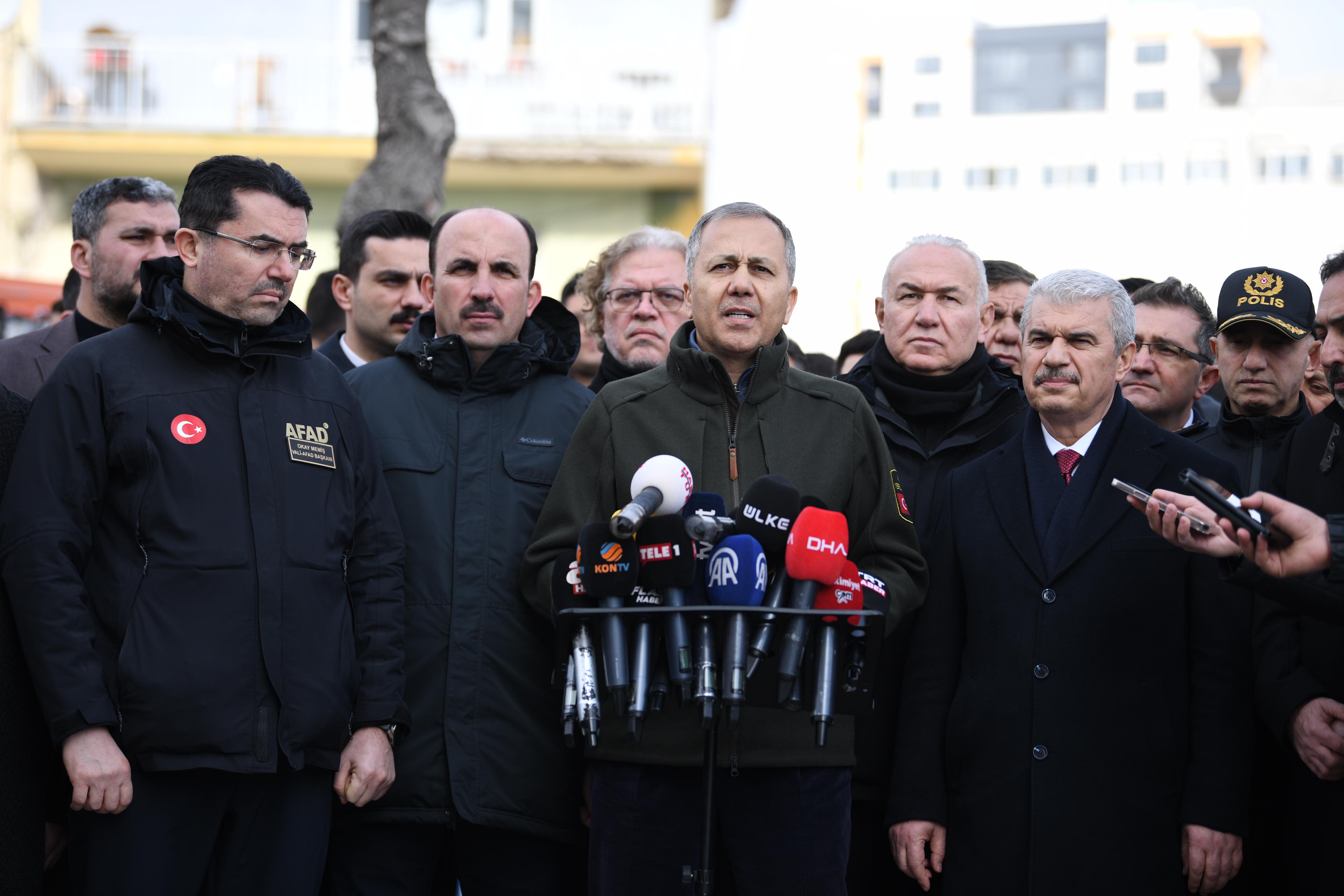 BAŞKAN ALTAY ARAMA KURTARMA ÇALIŞMASINA KATILAN TÜM EKİPLERE TEŞEKKÜR ETTİ