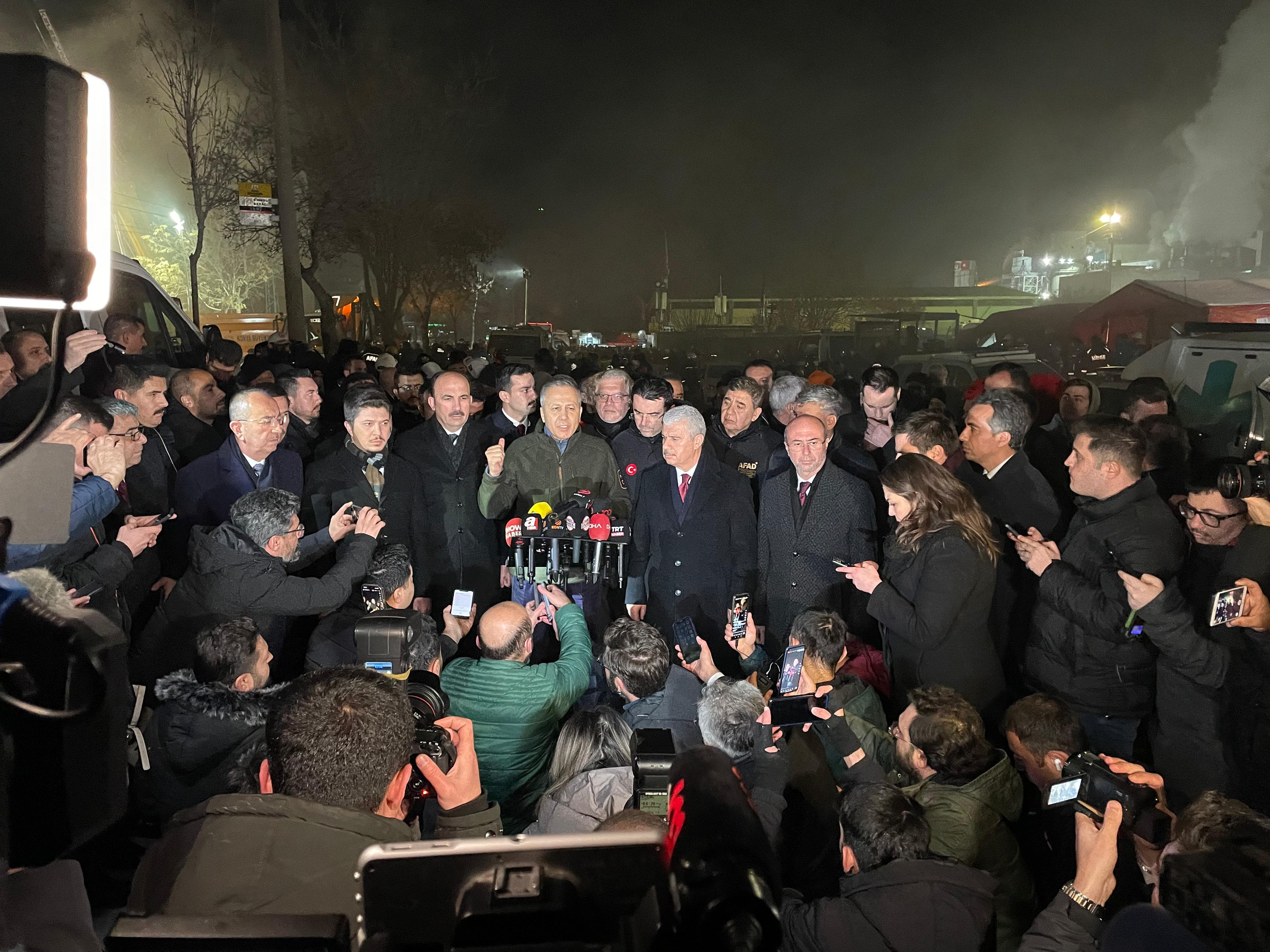 BAŞKAN ALTAY ARAMA KURTARMA ÇALIŞMASINA KATILAN TÜM EKİPLERE TEŞEKKÜR ETTİ
