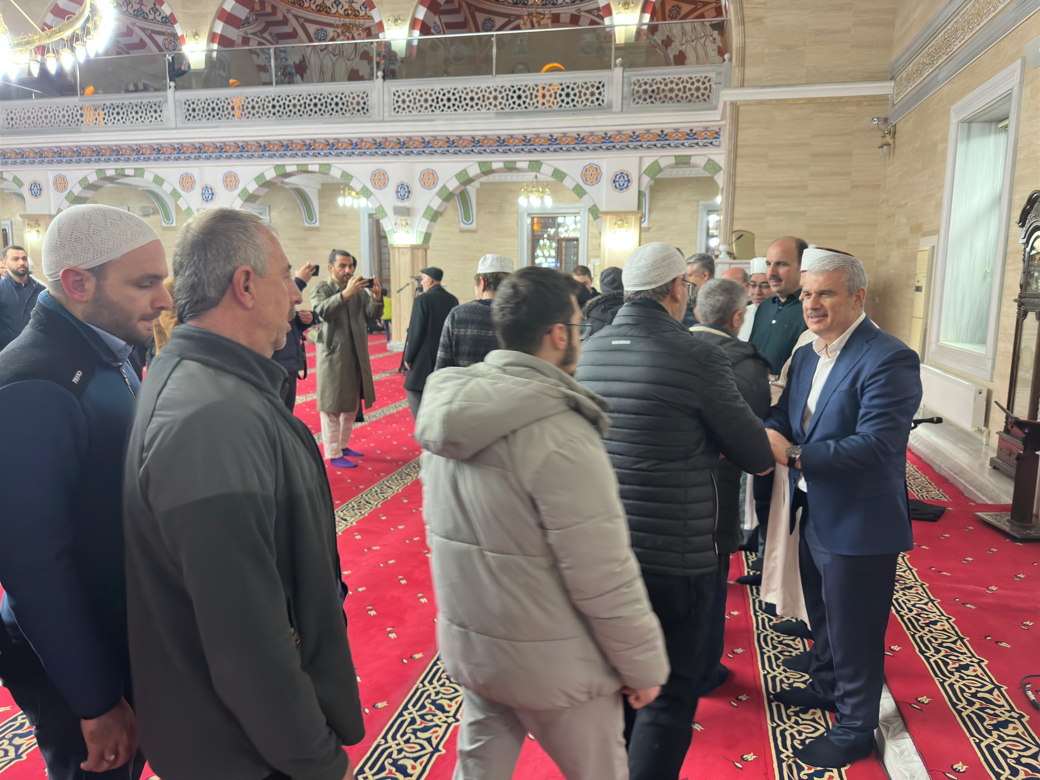 VALİ AKIN VE BAŞKAN ALTAY KONYALILARIN KANDİL BEREKETİNE ORTAK OLDU