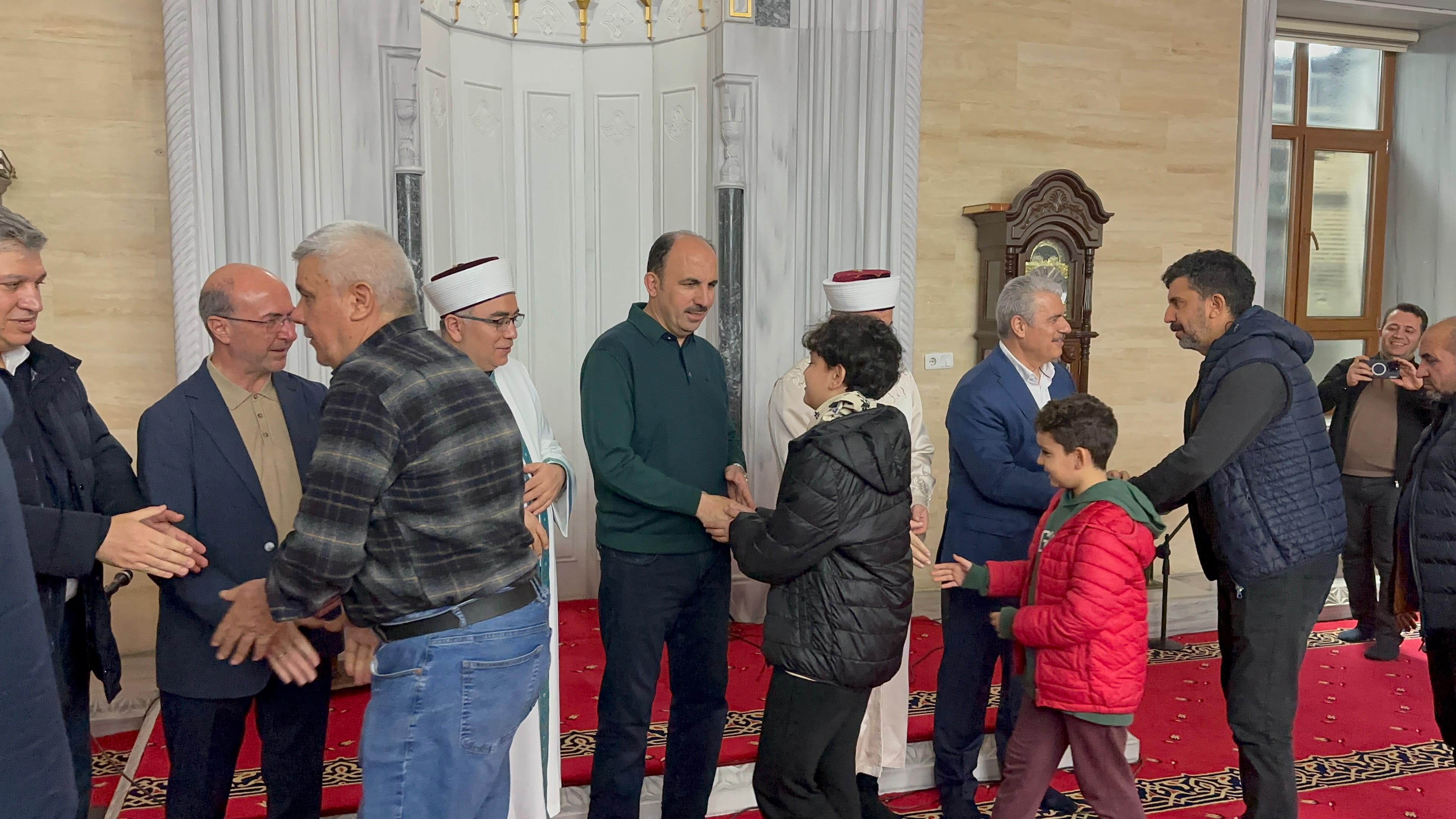 VALİ AKIN VE BAŞKAN ALTAY KONYALILARIN KANDİL BEREKETİNE ORTAK OLDU