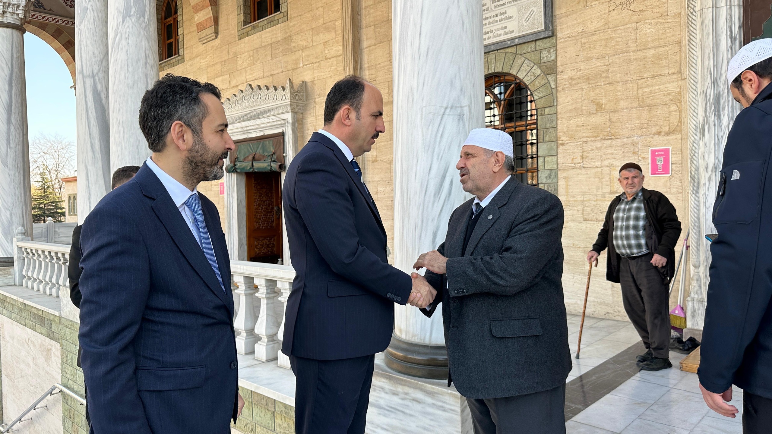 BAŞKAN ALTAY HACIVEYİSZADE CAMİİ’NDE VE KÜLTÜRPARK'TA VATANDAŞLARLA BULUŞTU