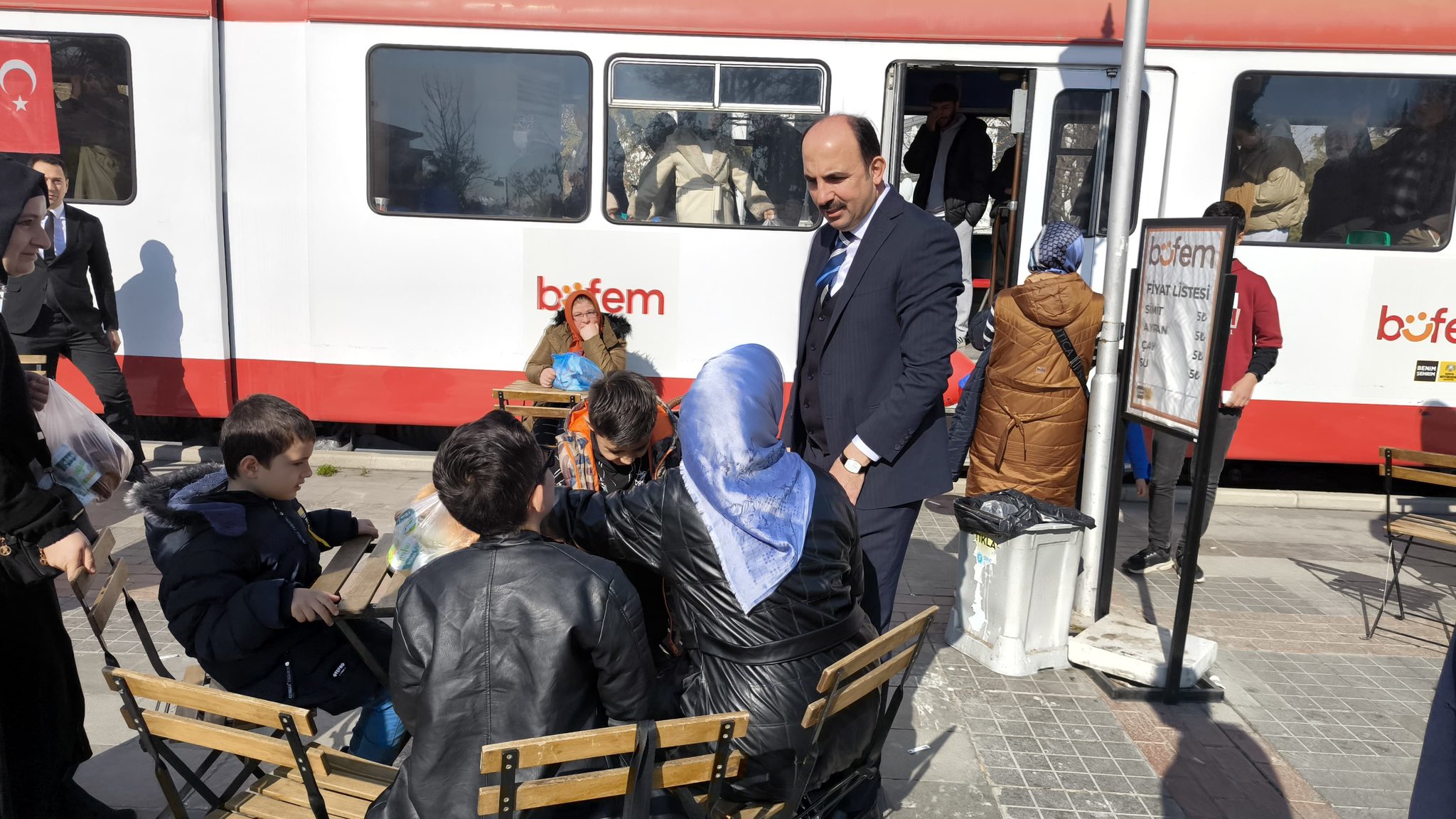 BAŞKAN ALTAY HACIVEYİSZADE CAMİİ’NDE VE KÜLTÜRPARK'TA VATANDAŞLARLA BULUŞTU