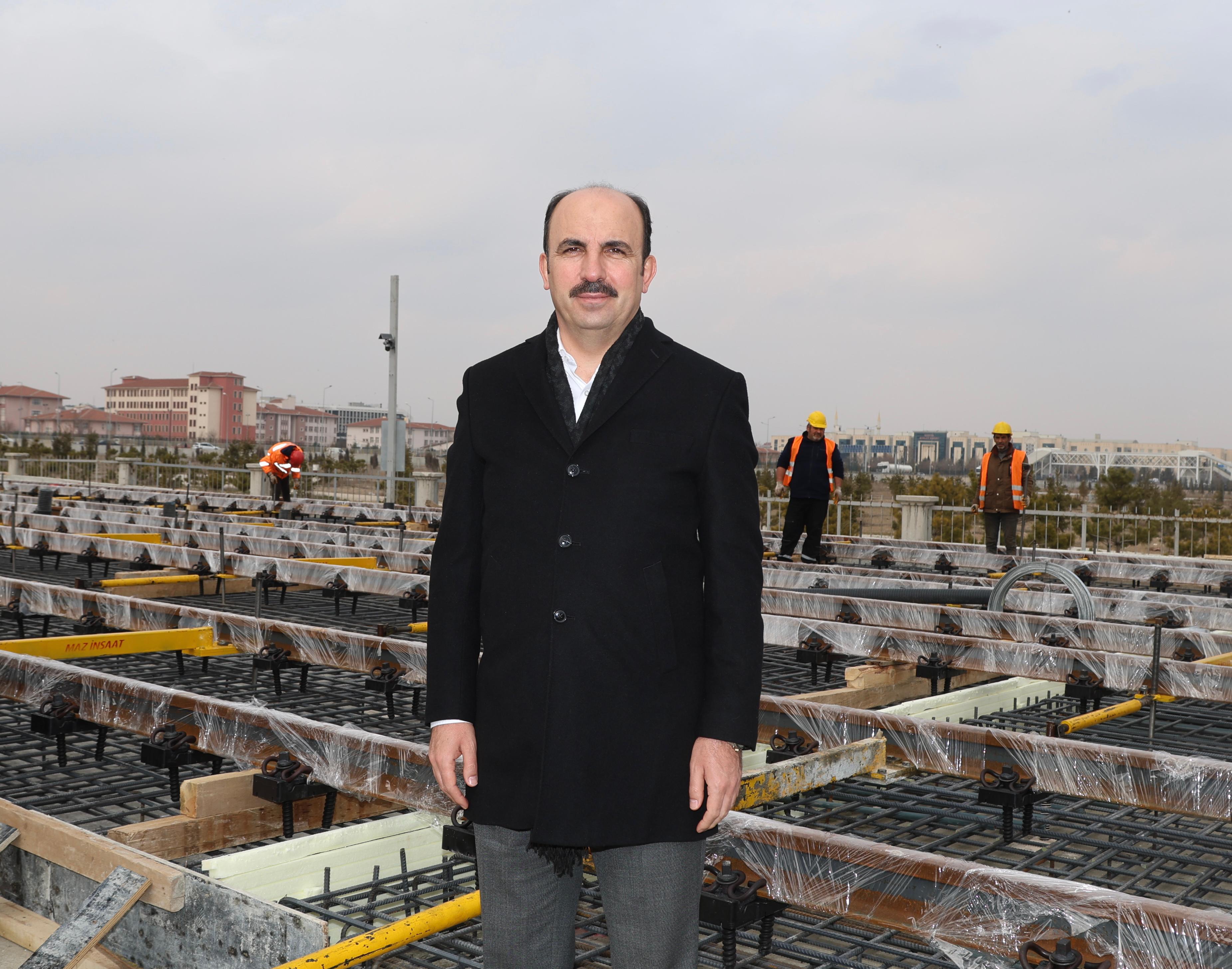 BAŞKAN ALTAY ŞEHRİ DEMİR AĞLARLA ÖRECEK PROJELERİ BASINLA BİRLİKTE İNCELEDİ