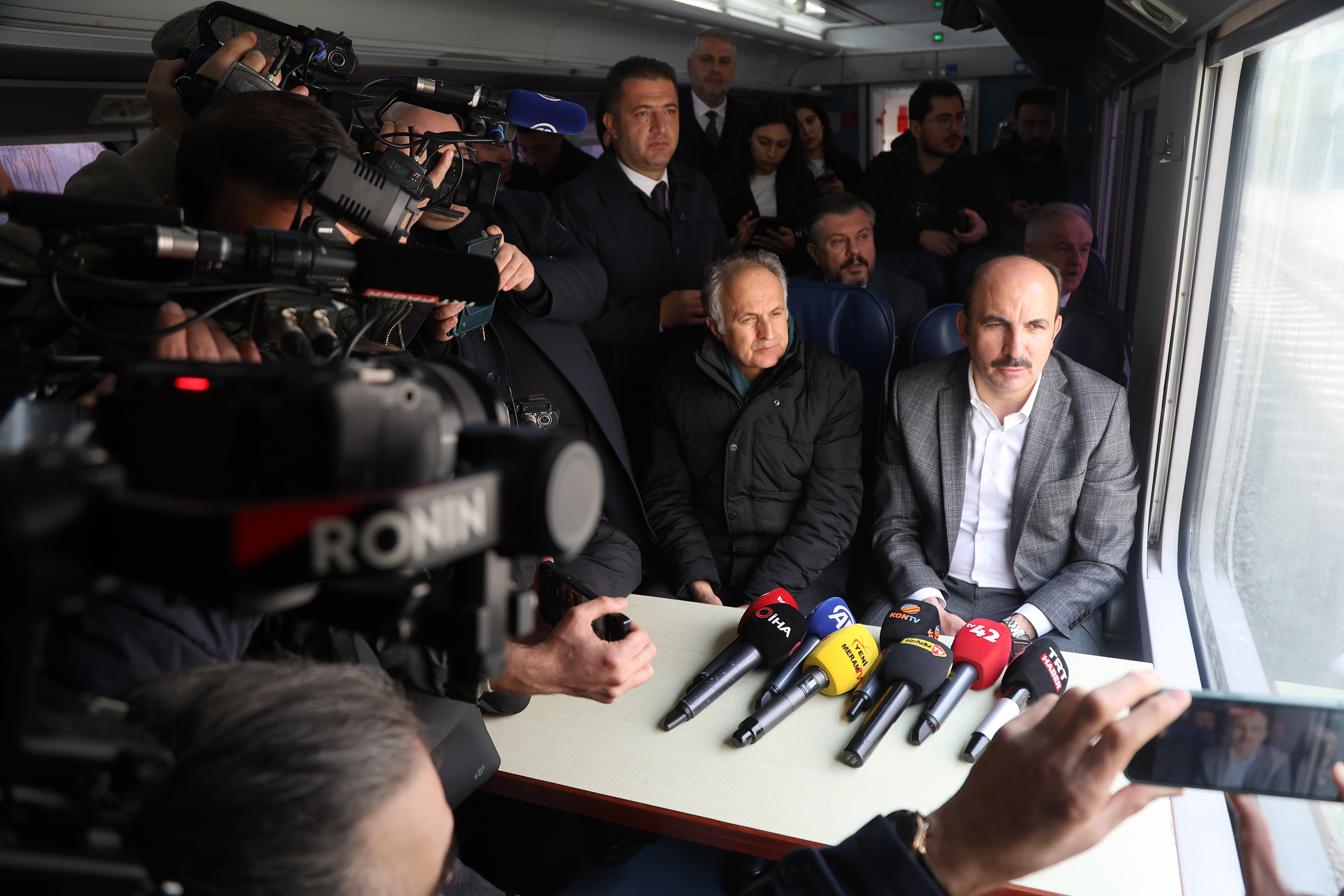 BAŞKAN ALTAY ŞEHRİ DEMİR AĞLARLA ÖRECEK PROJELERİ BASINLA BİRLİKTE İNCELEDİ