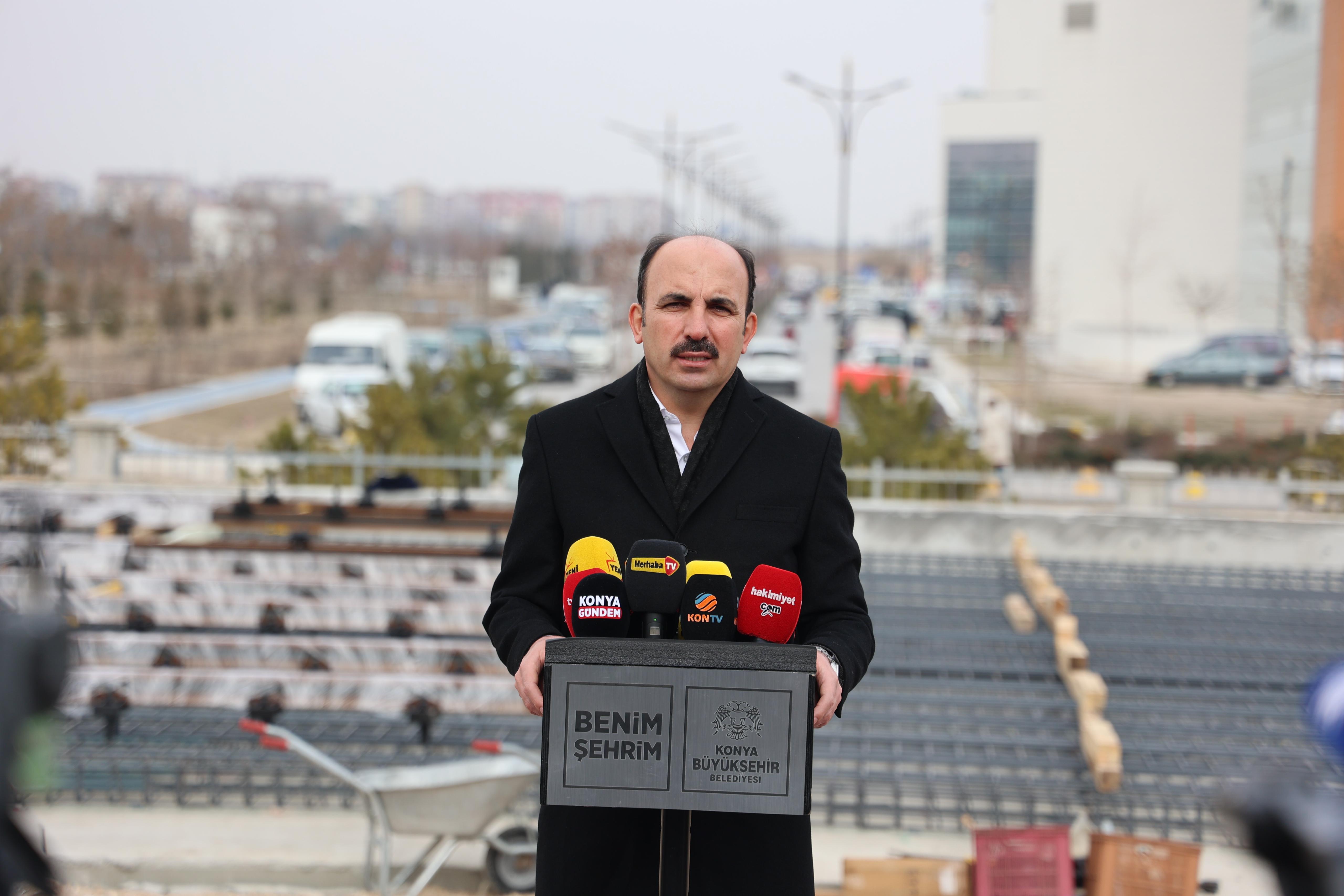 BAŞKAN ALTAY ŞEHRİ DEMİR AĞLARLA ÖRECEK PROJELERİ BASINLA BİRLİKTE İNCELEDİ