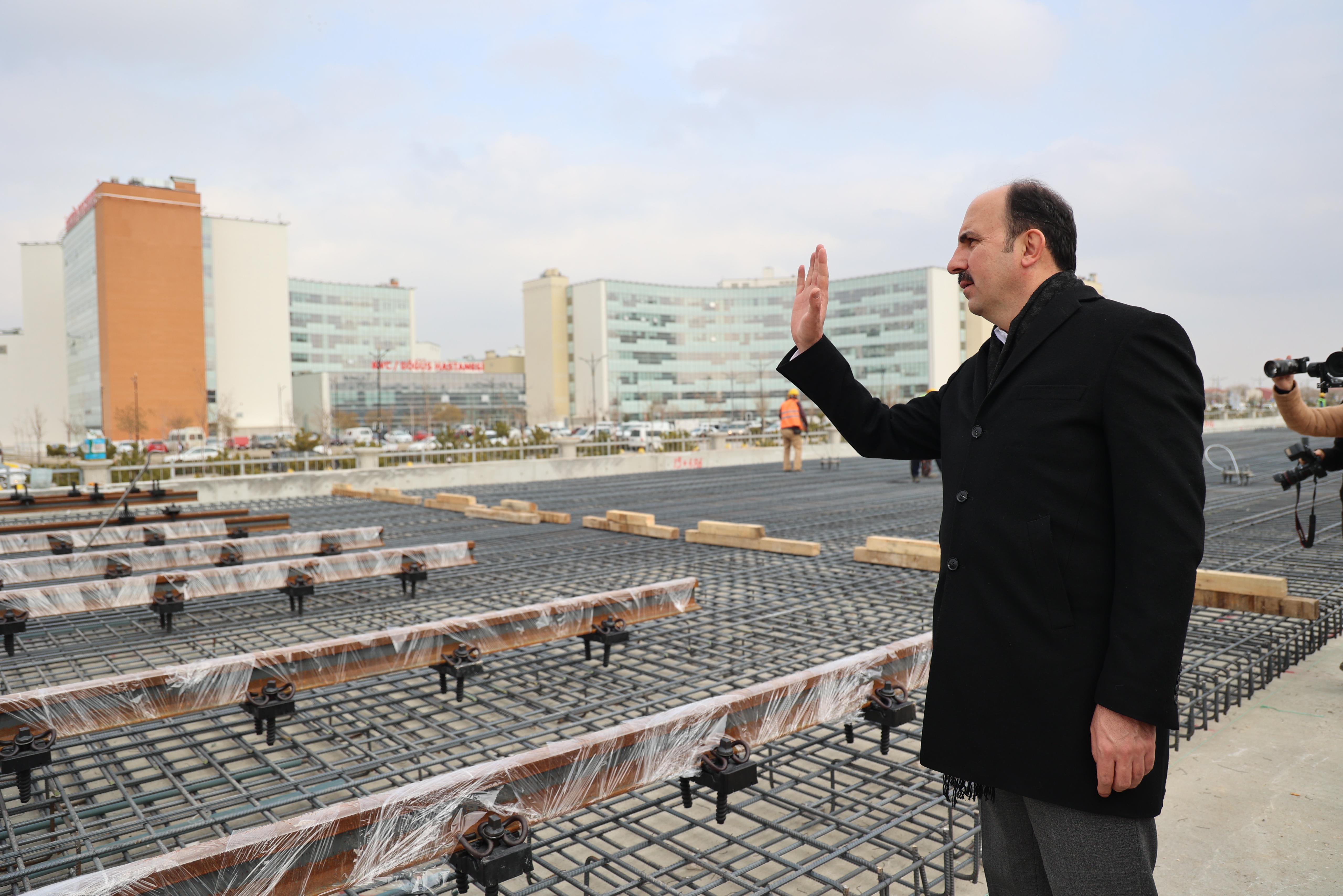 BAŞKAN ALTAY ŞEHRİ DEMİR AĞLARLA ÖRECEK PROJELERİ BASINLA BİRLİKTE İNCELEDİ