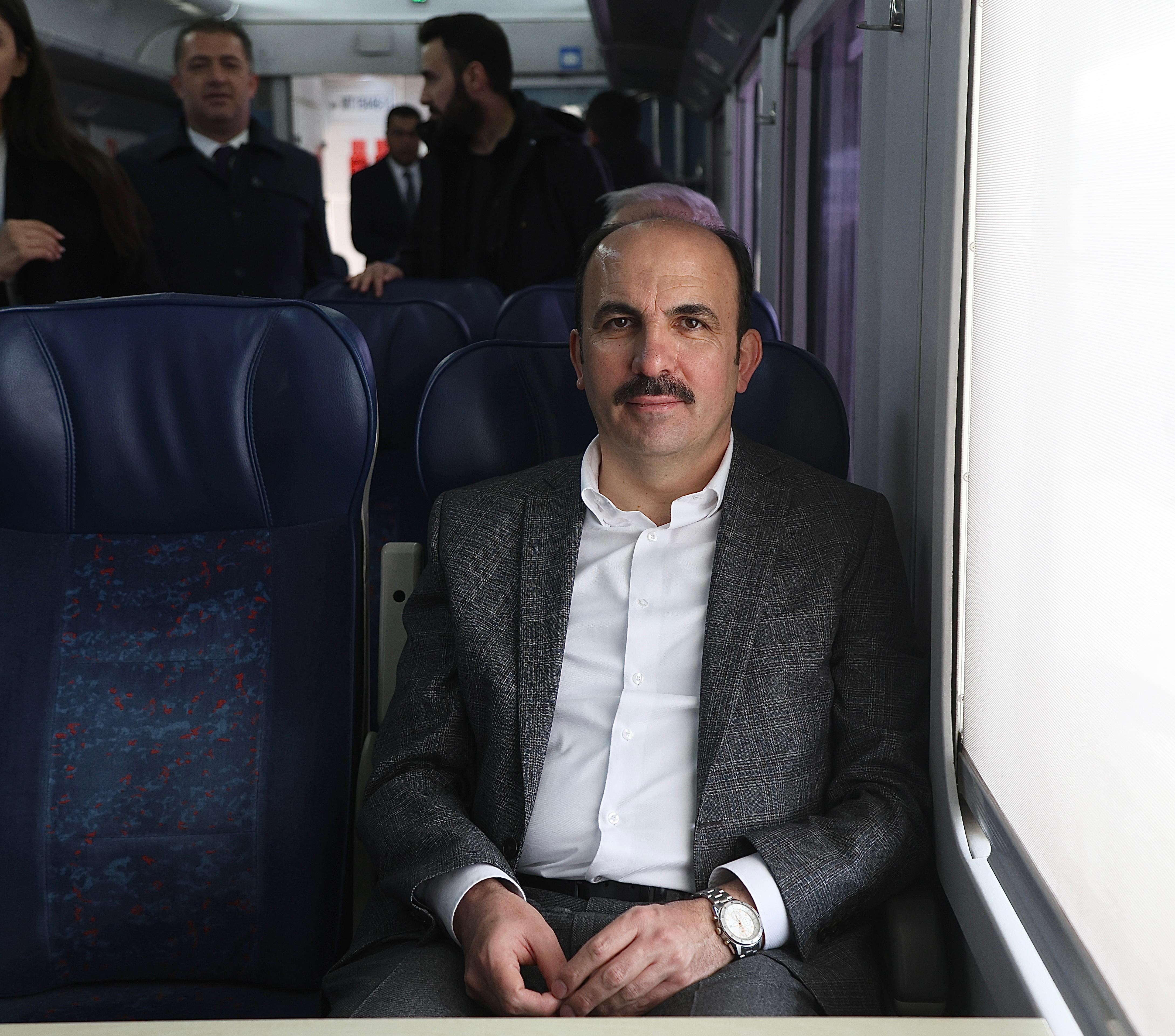 BAŞKAN ALTAY ŞEHRİ DEMİR AĞLARLA ÖRECEK PROJELERİ BASINLA BİRLİKTE İNCELEDİ