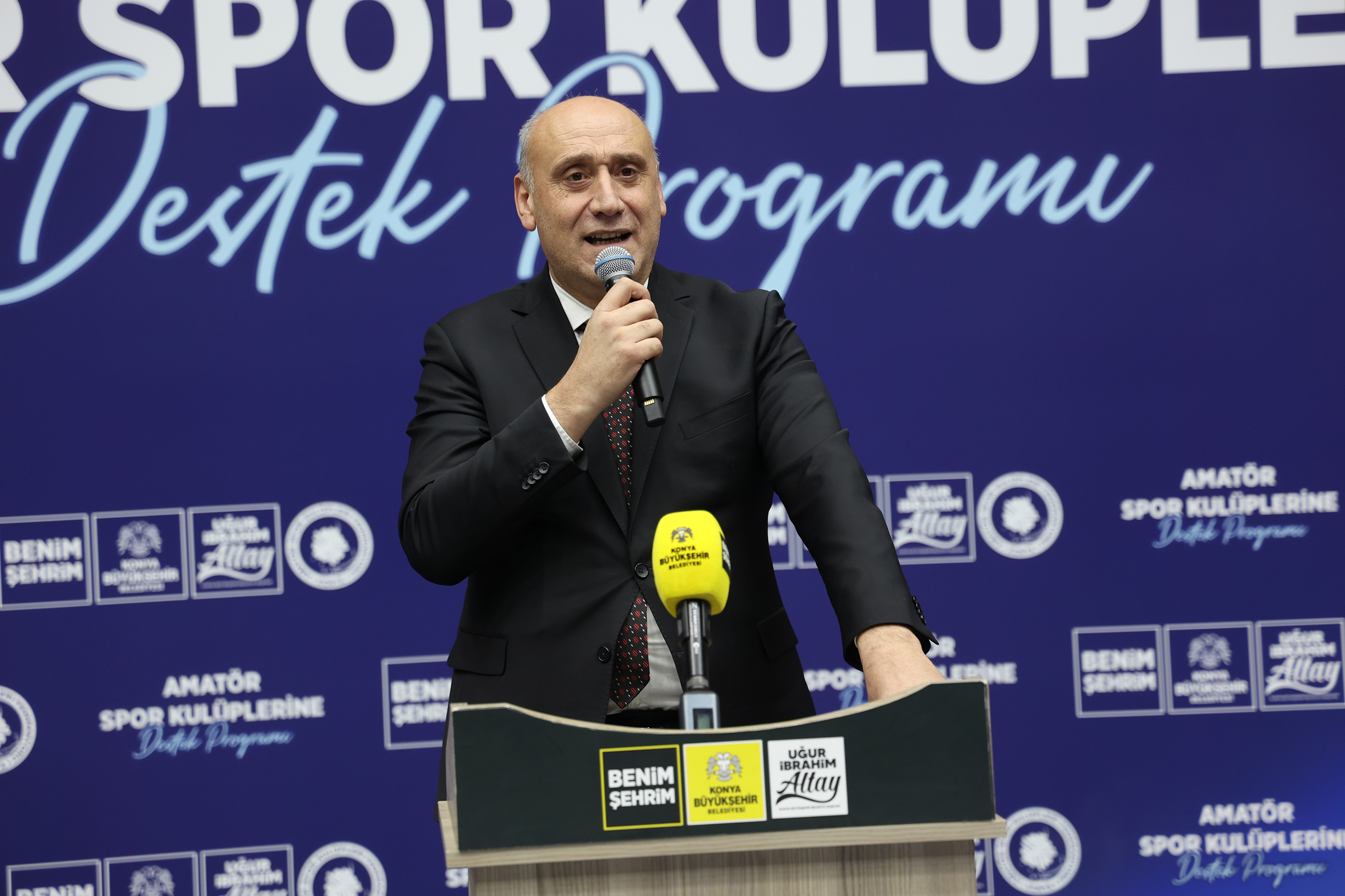 KONYA BÜYÜKŞEHİR’DEN AMATÖR SPOR KULÜPLERİNE 16 MİLYON LİRALIK MALZEME DESTEĞİ