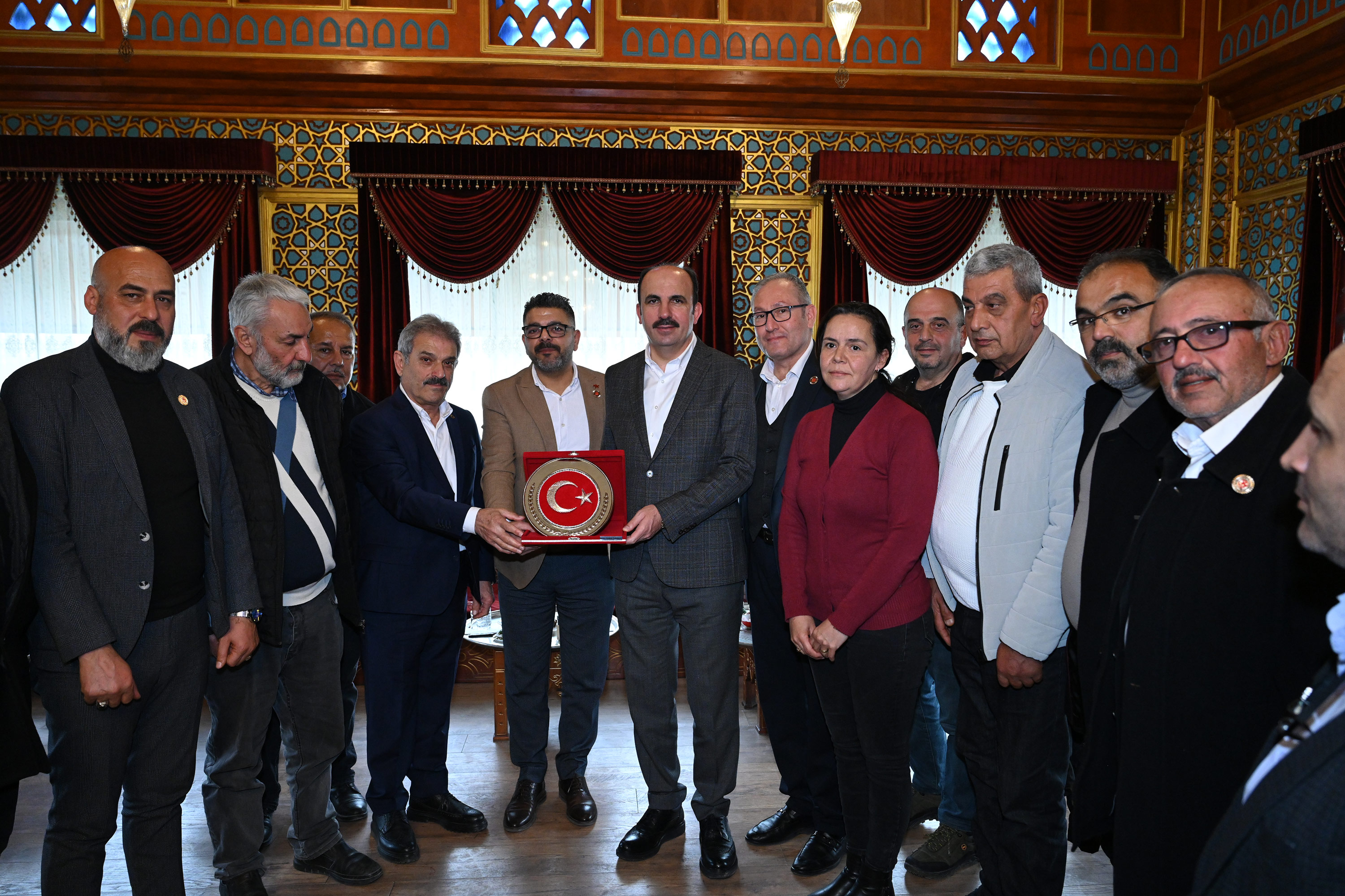 BAŞKAN ALTAY HATAYLI MUHTARLARLA KONYA’DA BULUŞTU