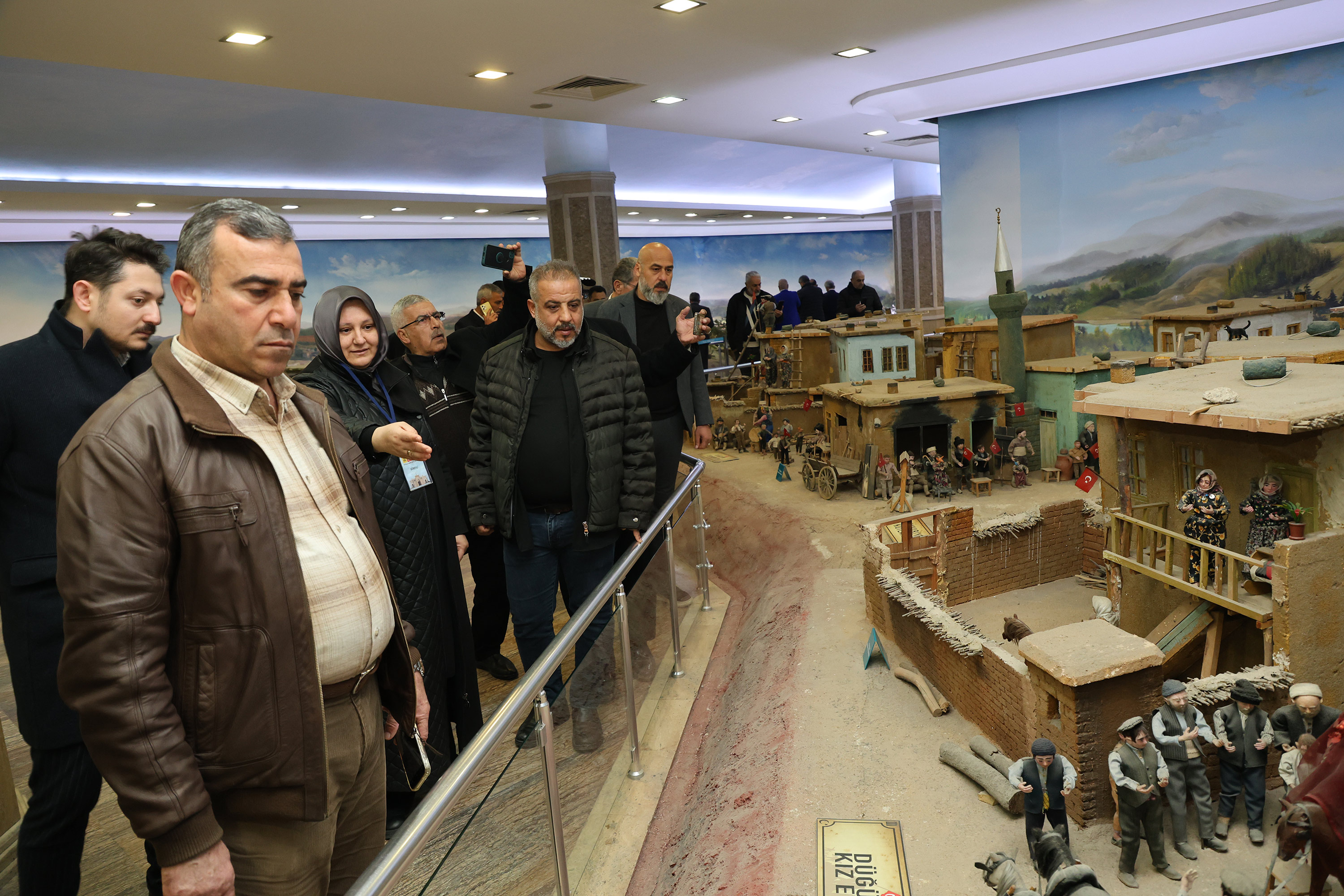 BAŞKAN ALTAY HATAYLI MUHTARLARLA KONYA’DA BULUŞTU