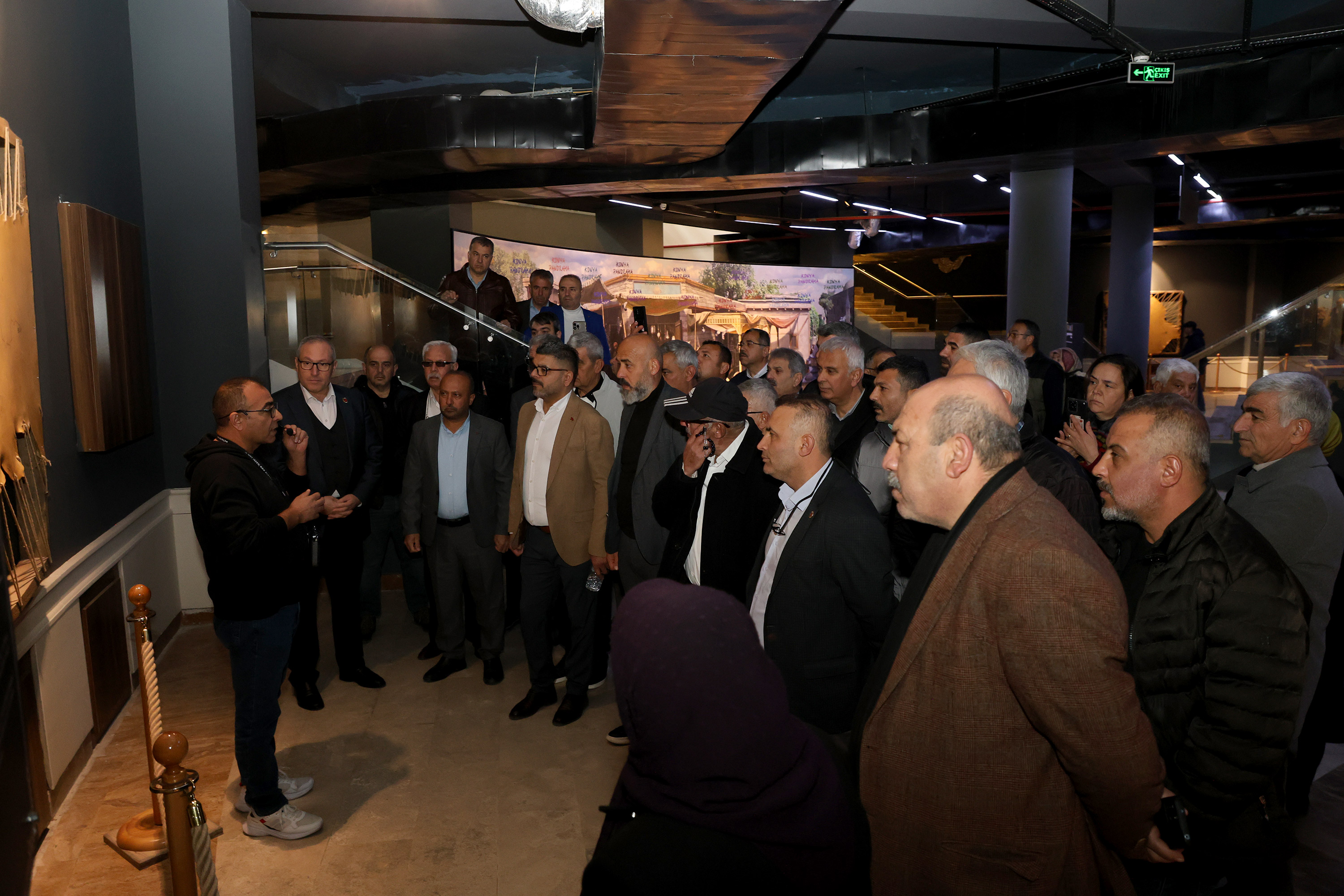 BAŞKAN ALTAY HATAYLI MUHTARLARLA KONYA’DA BULUŞTU