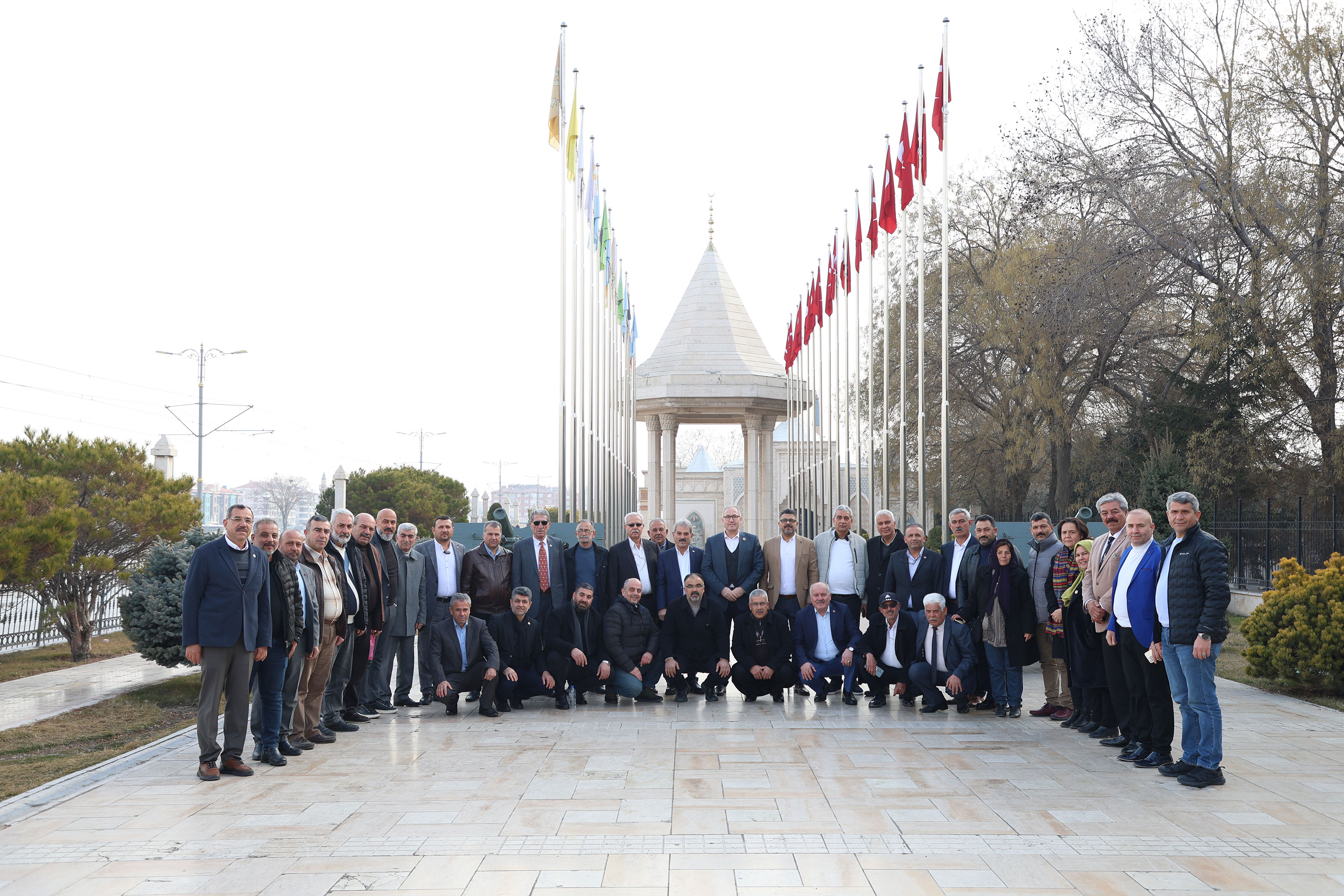 BAŞKAN ALTAY HATAYLI MUHTARLARLA KONYA’DA BULUŞTU