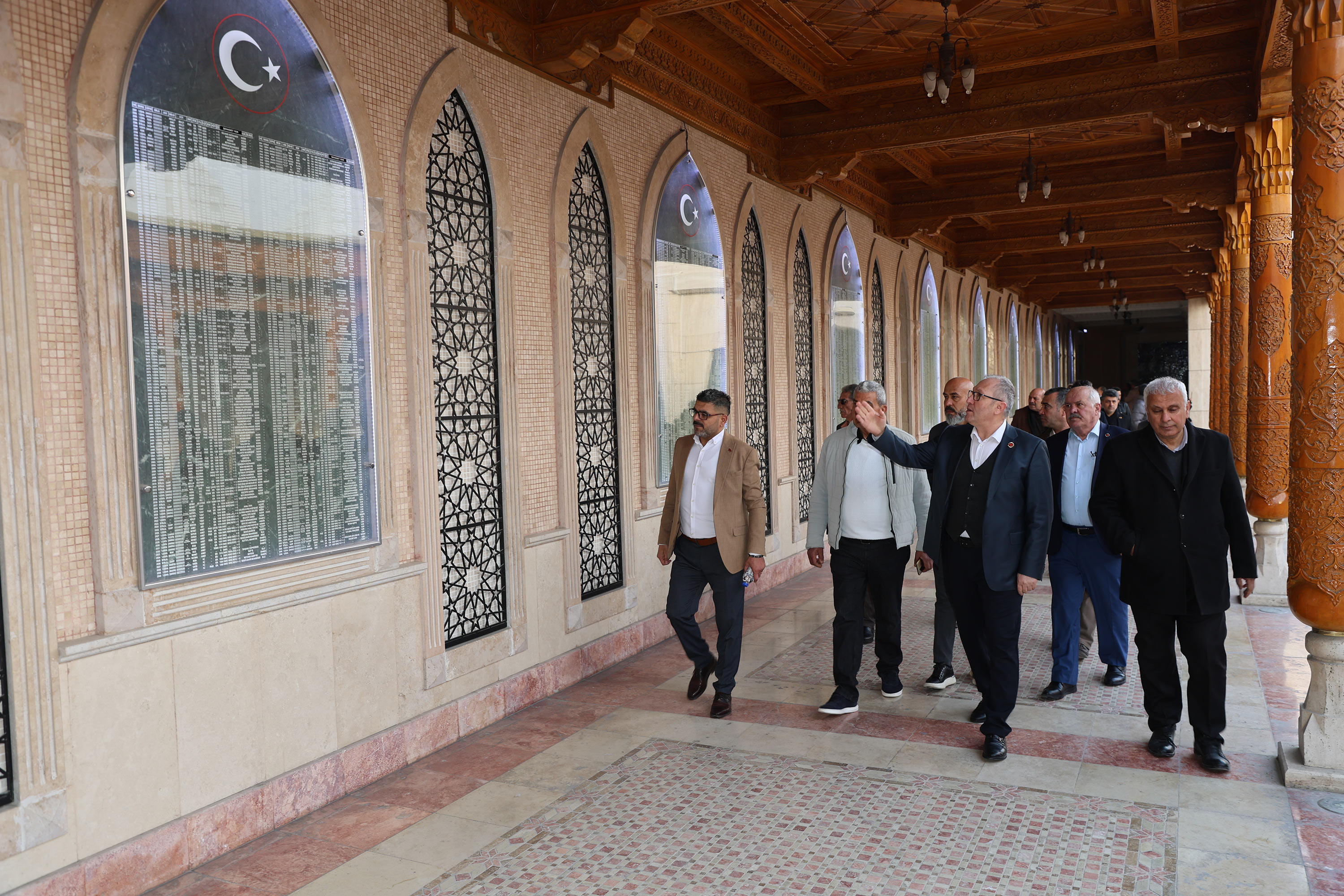 BAŞKAN ALTAY HATAYLI MUHTARLARLA KONYA’DA BULUŞTU