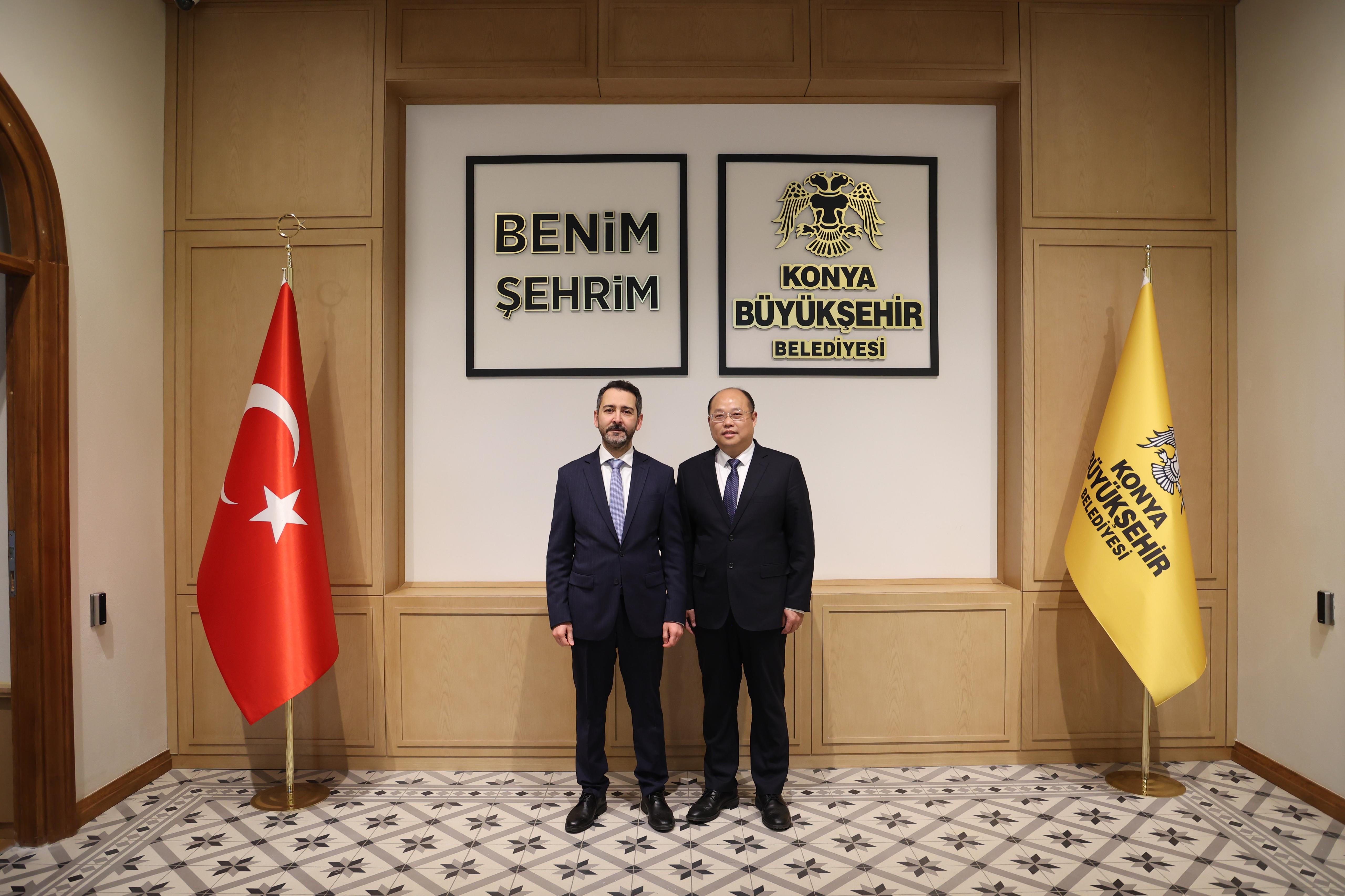 ÇİN’İN YANZHOU BELEDİYE BAŞKAN VEKİLİ XUEMİNG KONYA BÜYÜKŞEHİR’İ ZİYARET ETTİ