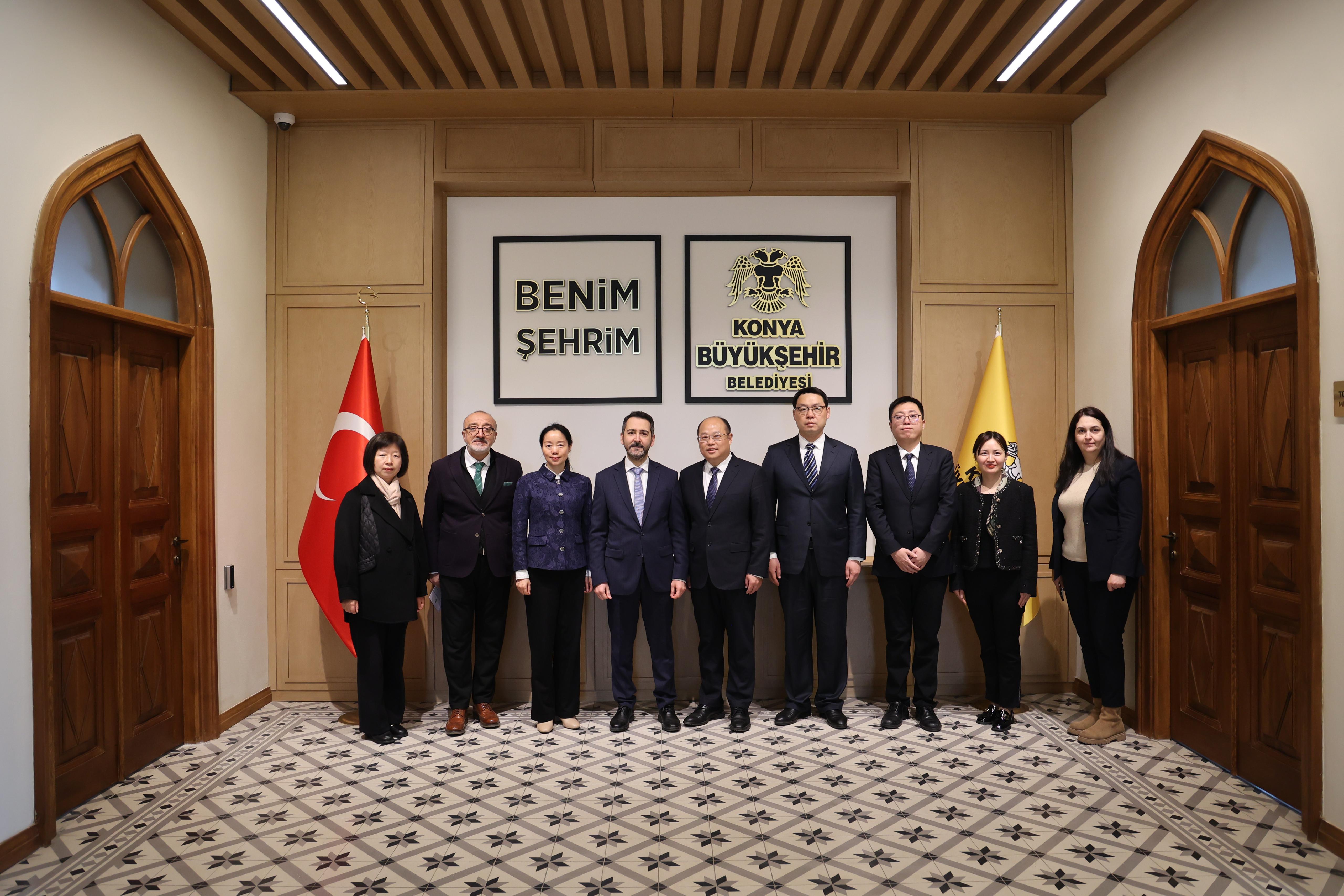 ÇİN’İN YANZHOU BELEDİYE BAŞKAN VEKİLİ XUEMİNG KONYA BÜYÜKŞEHİR’İ ZİYARET ETTİ