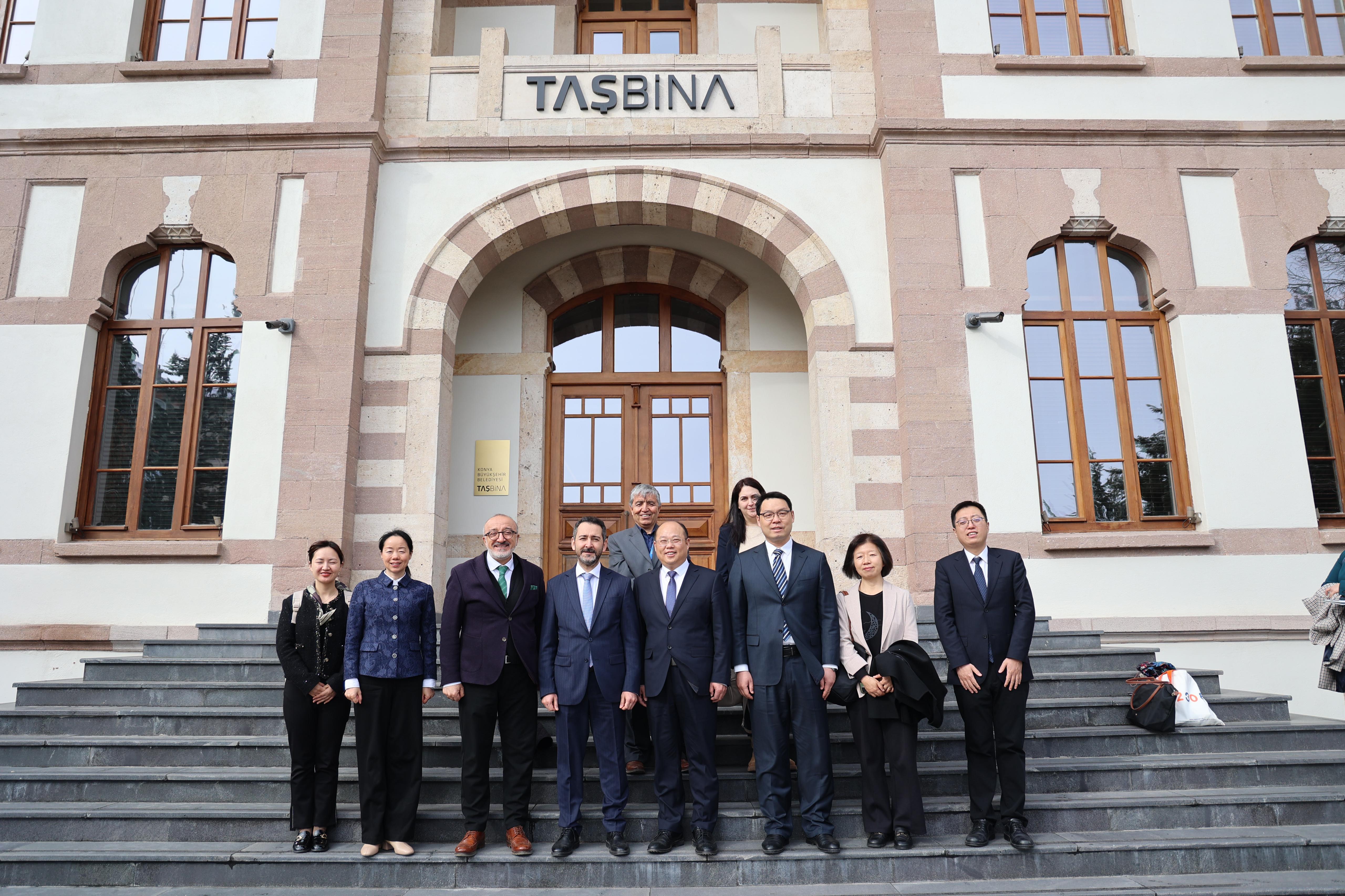 ÇİN’İN YANZHOU BELEDİYE BAŞKAN VEKİLİ XUEMİNG KONYA BÜYÜKŞEHİR’İ ZİYARET ETTİ