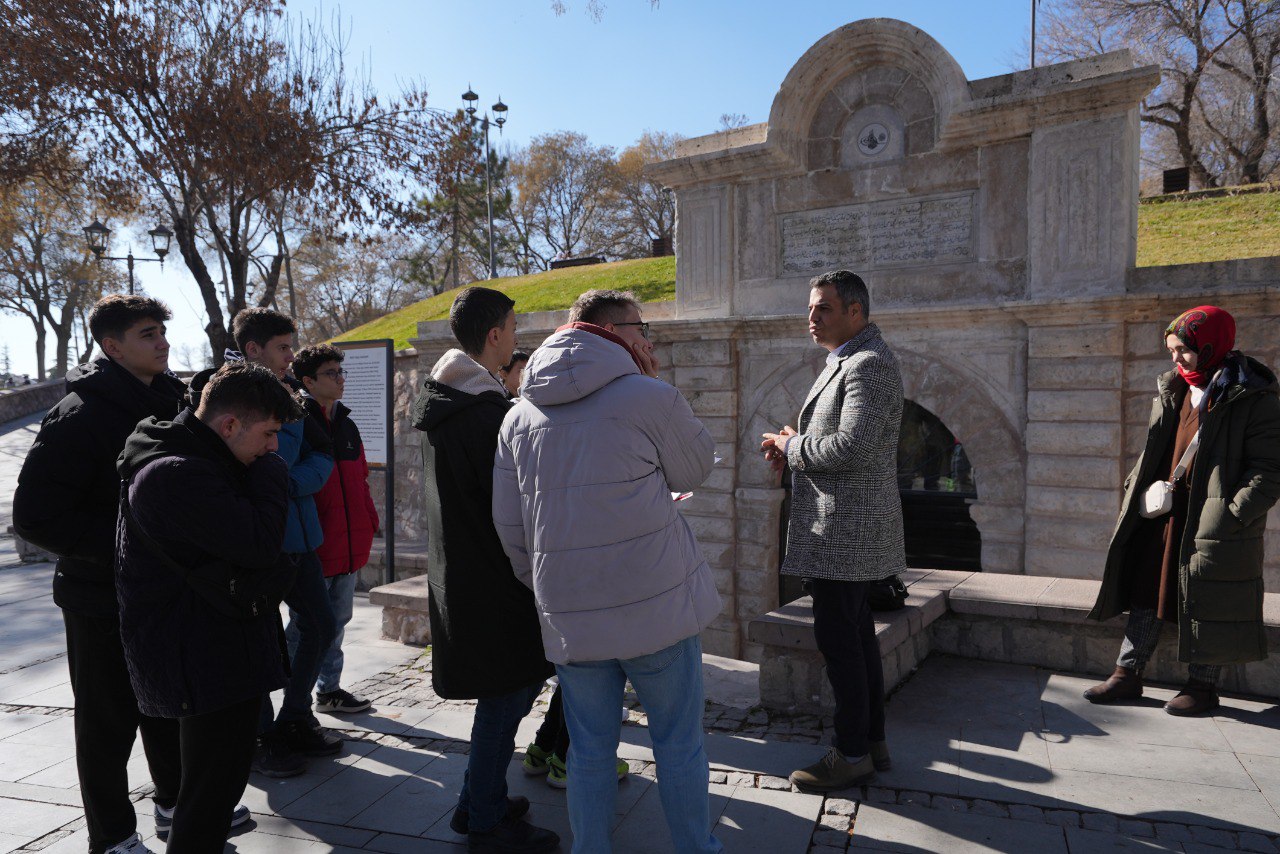 LİMA ÖĞRENCİLERİNDEN “SULTANLARIN İZİNDE DARÜ’L MÜLK ROTASI” GEZİSİ