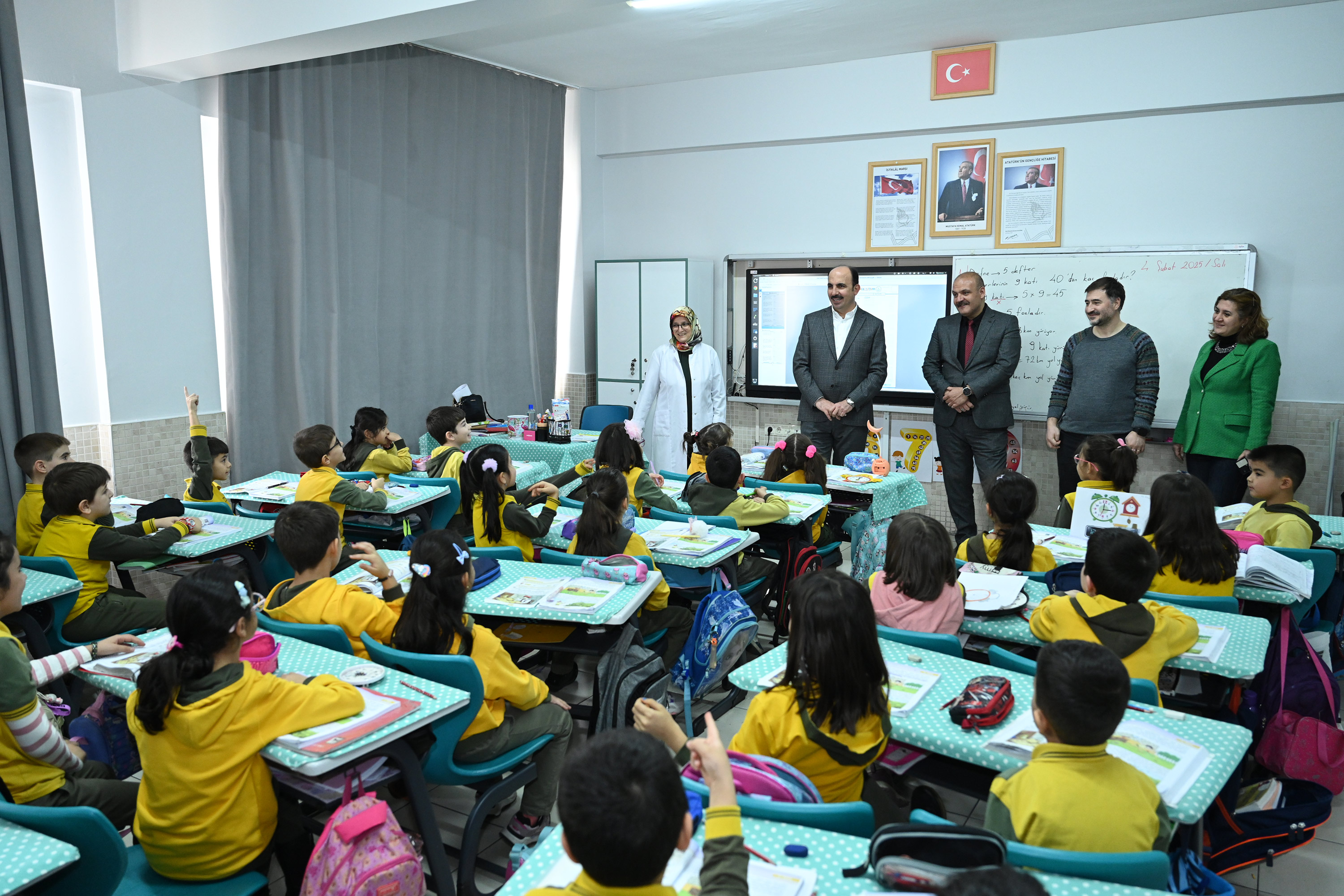 BAŞKAN ALTAY CAHİT ZARİFOĞLU İLKOKULU ÖĞRENCİLERİYLE BULUŞTU