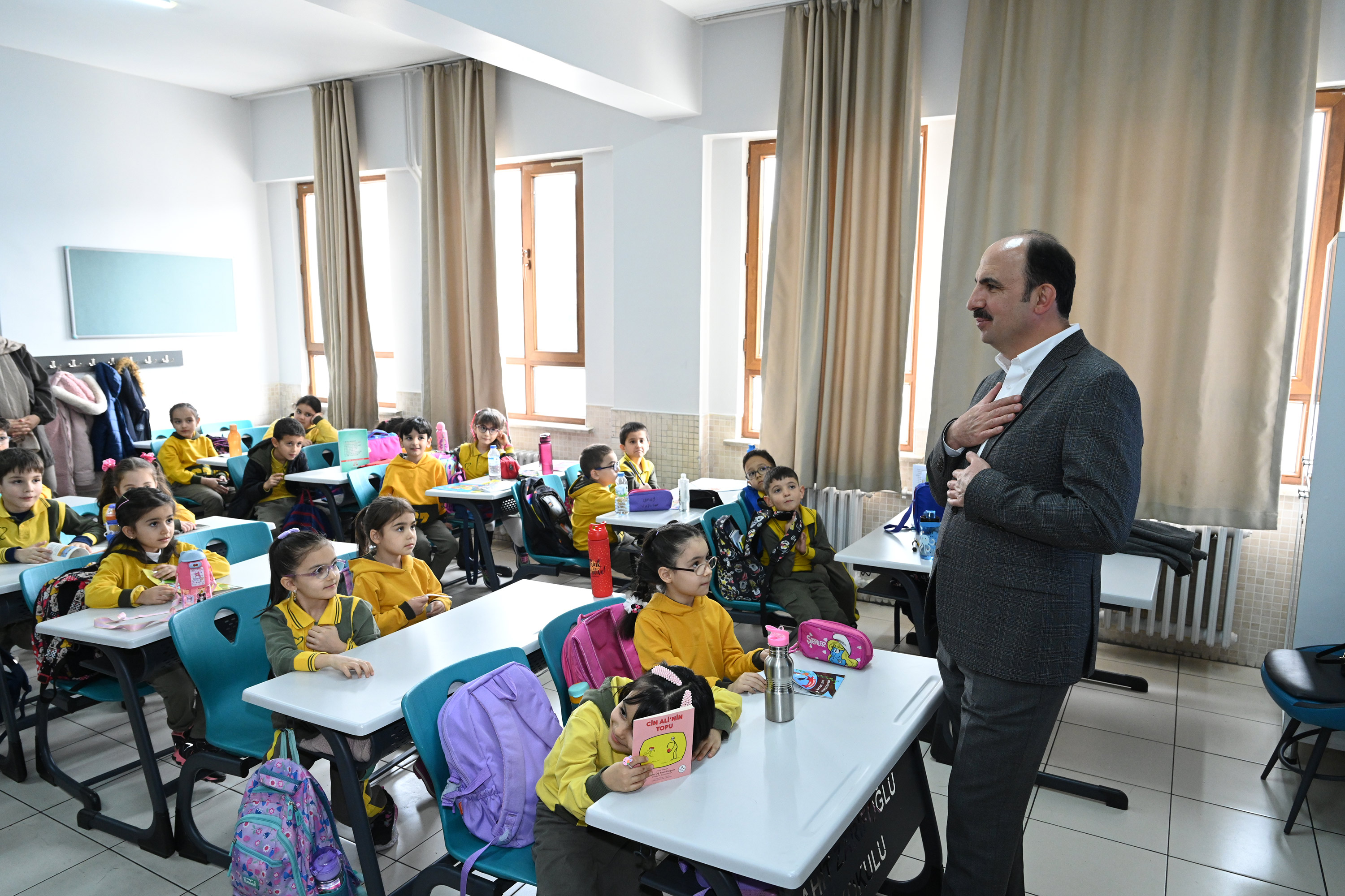 BAŞKAN ALTAY CAHİT ZARİFOĞLU İLKOKULU ÖĞRENCİLERİYLE BULUŞTU